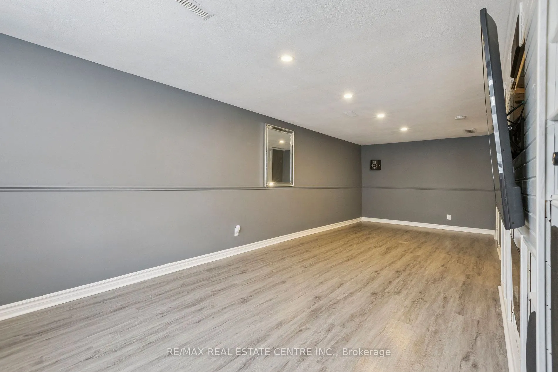 122 Mooregate Crescent