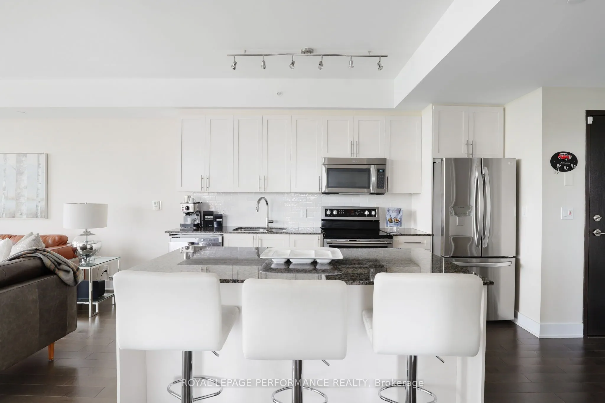 1035 BANK Street, #907