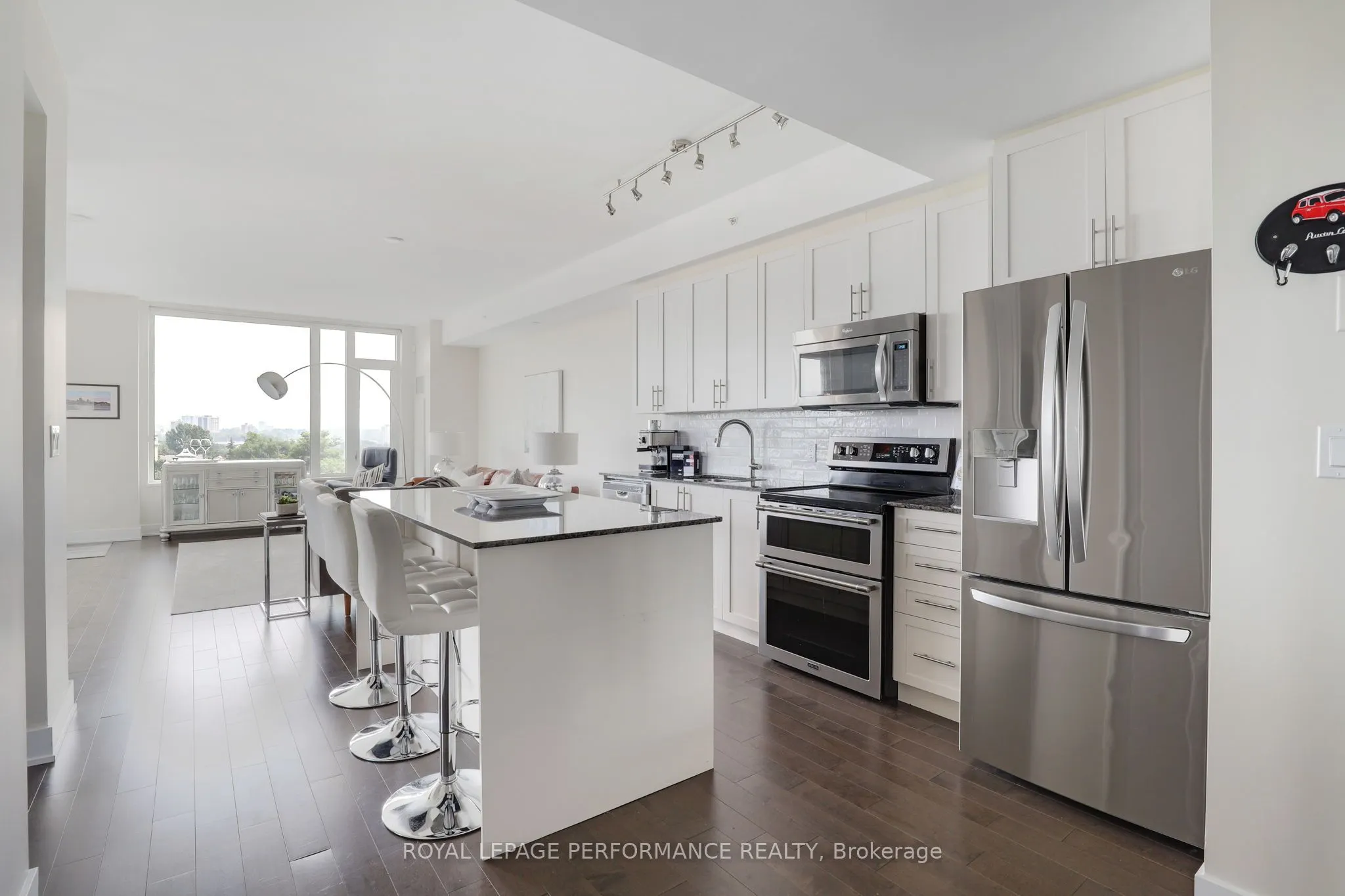 1035 BANK Street, #907
