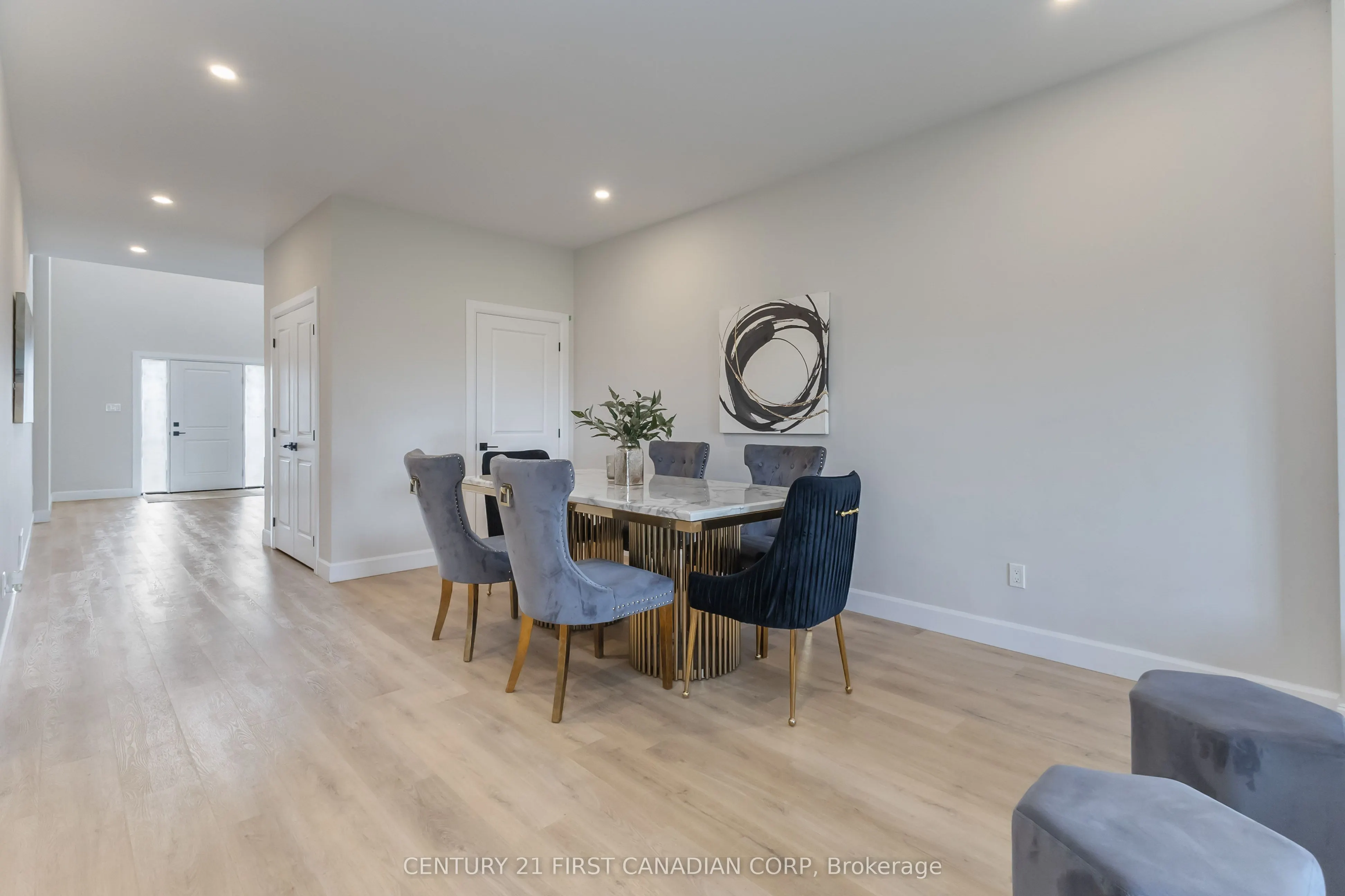 6707 Royal Magnolia Avenue