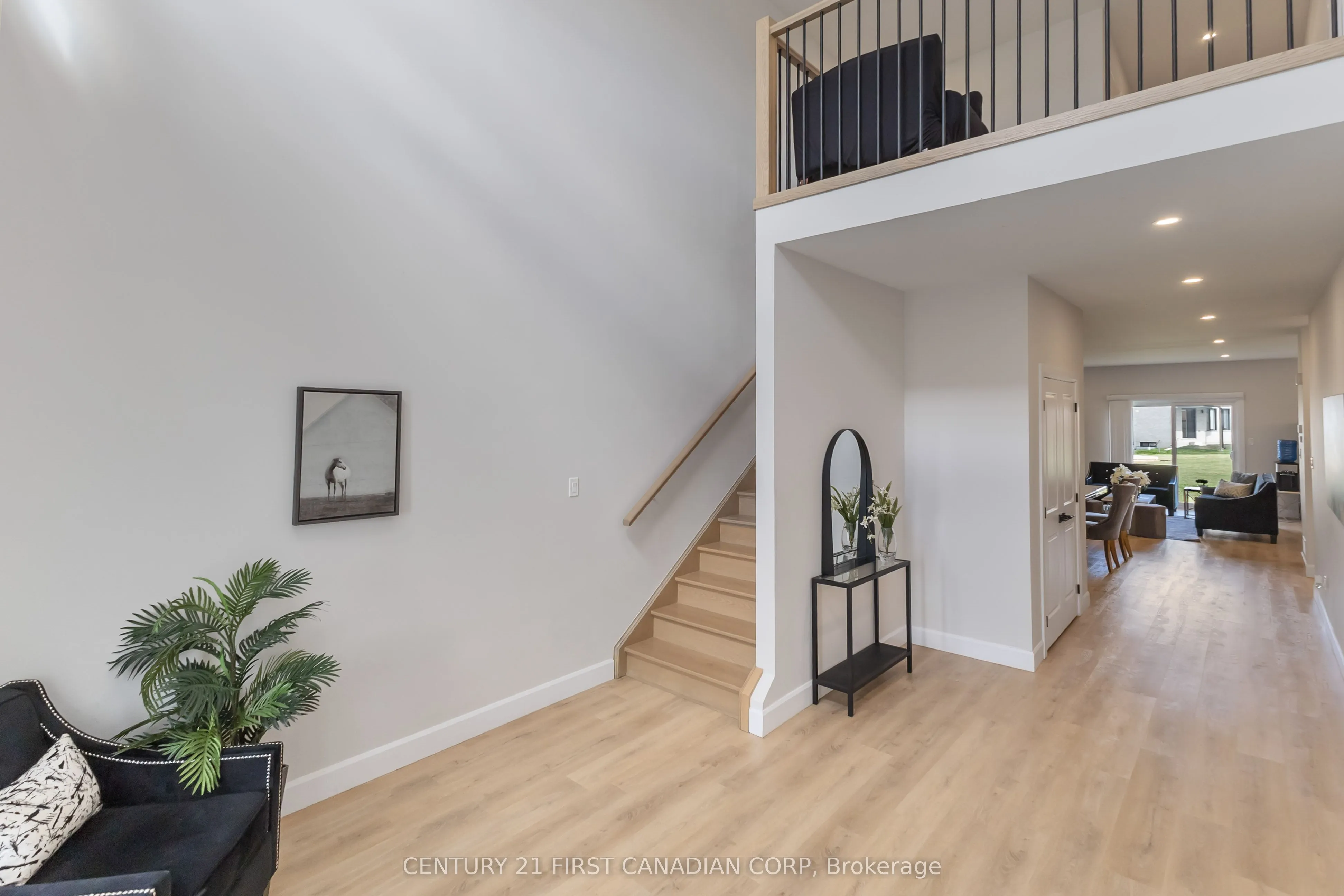 6707 Royal Magnolia Avenue