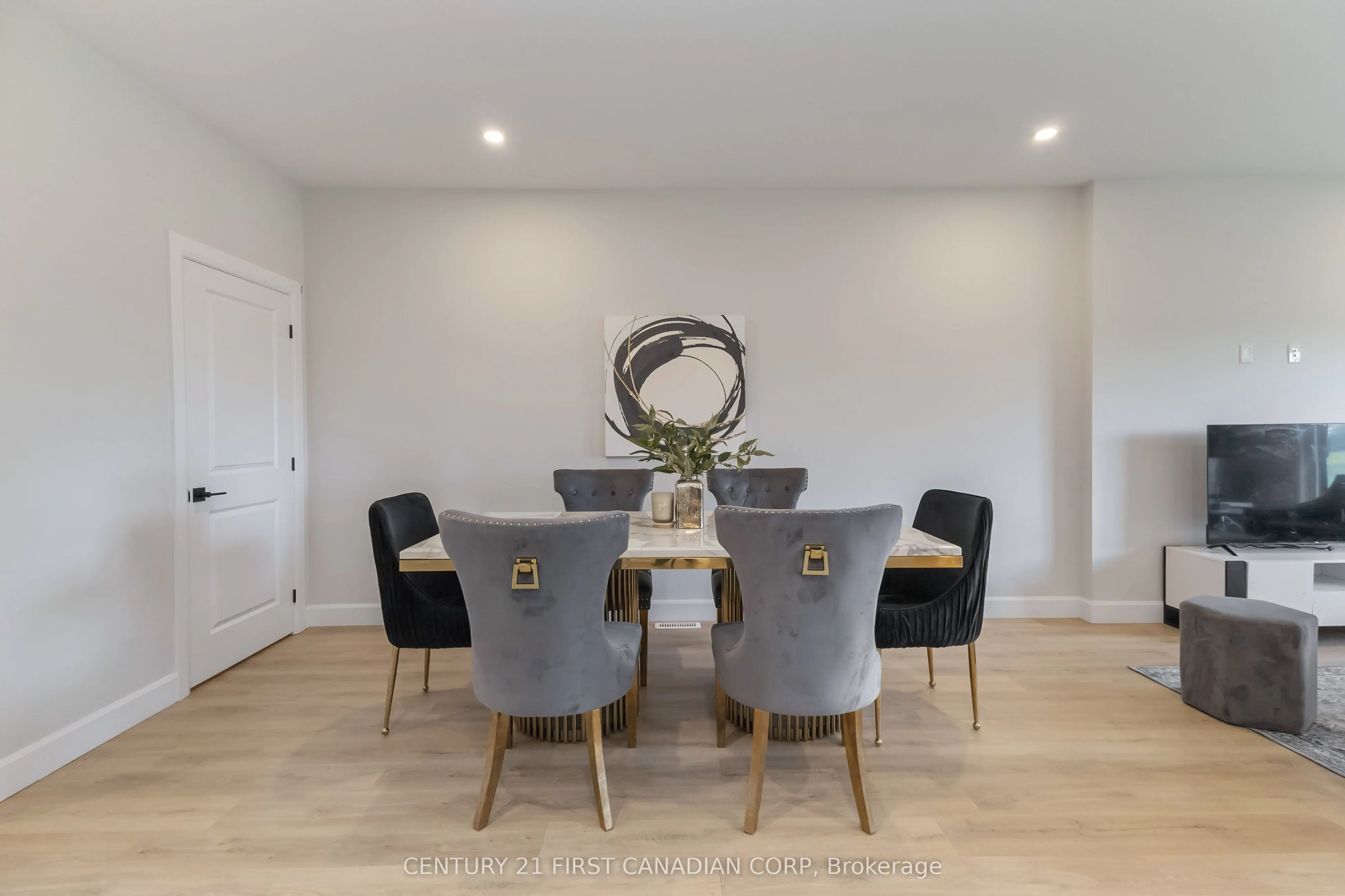 6707 Royal Magnolia Avenue