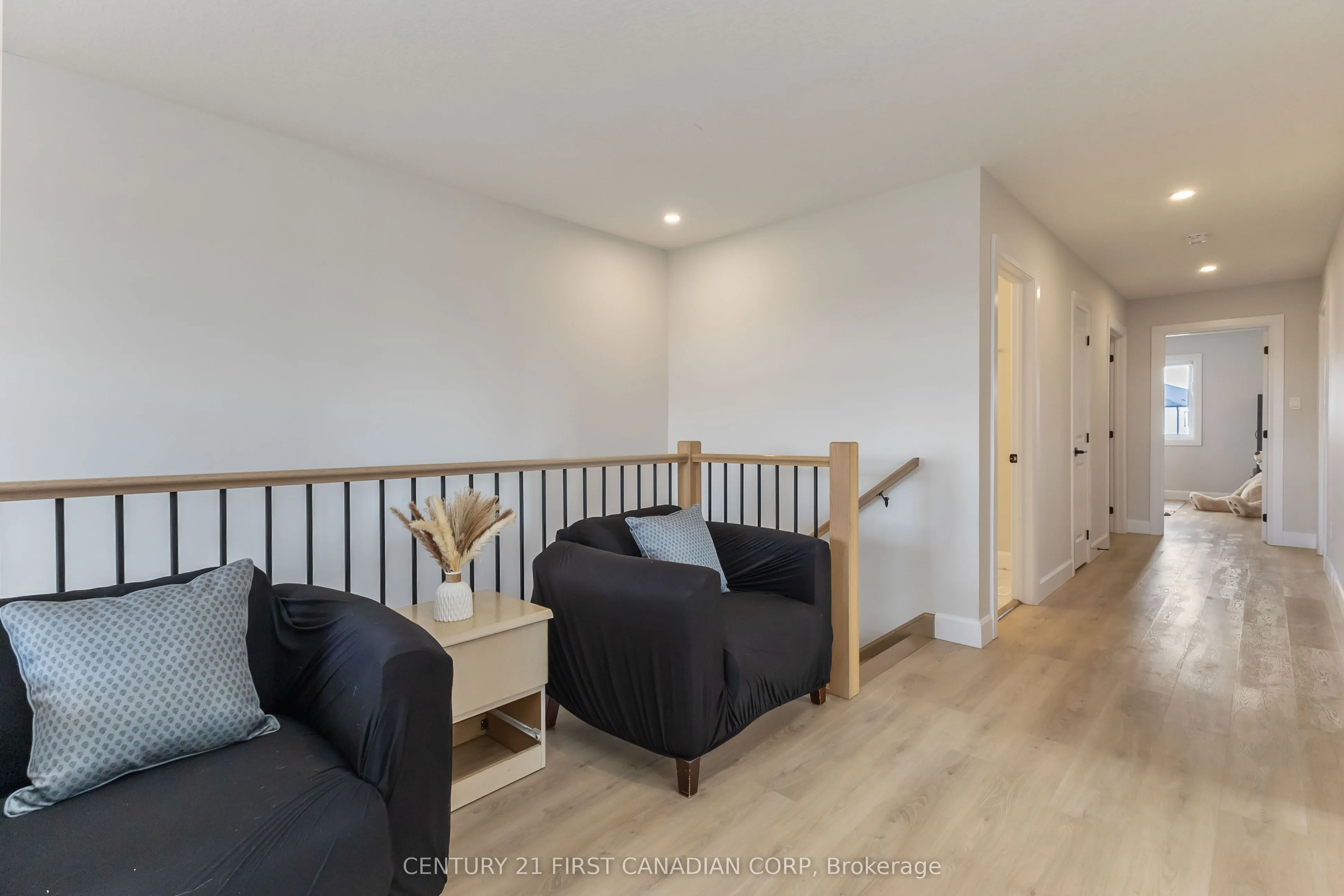 6707 Royal Magnolia Avenue