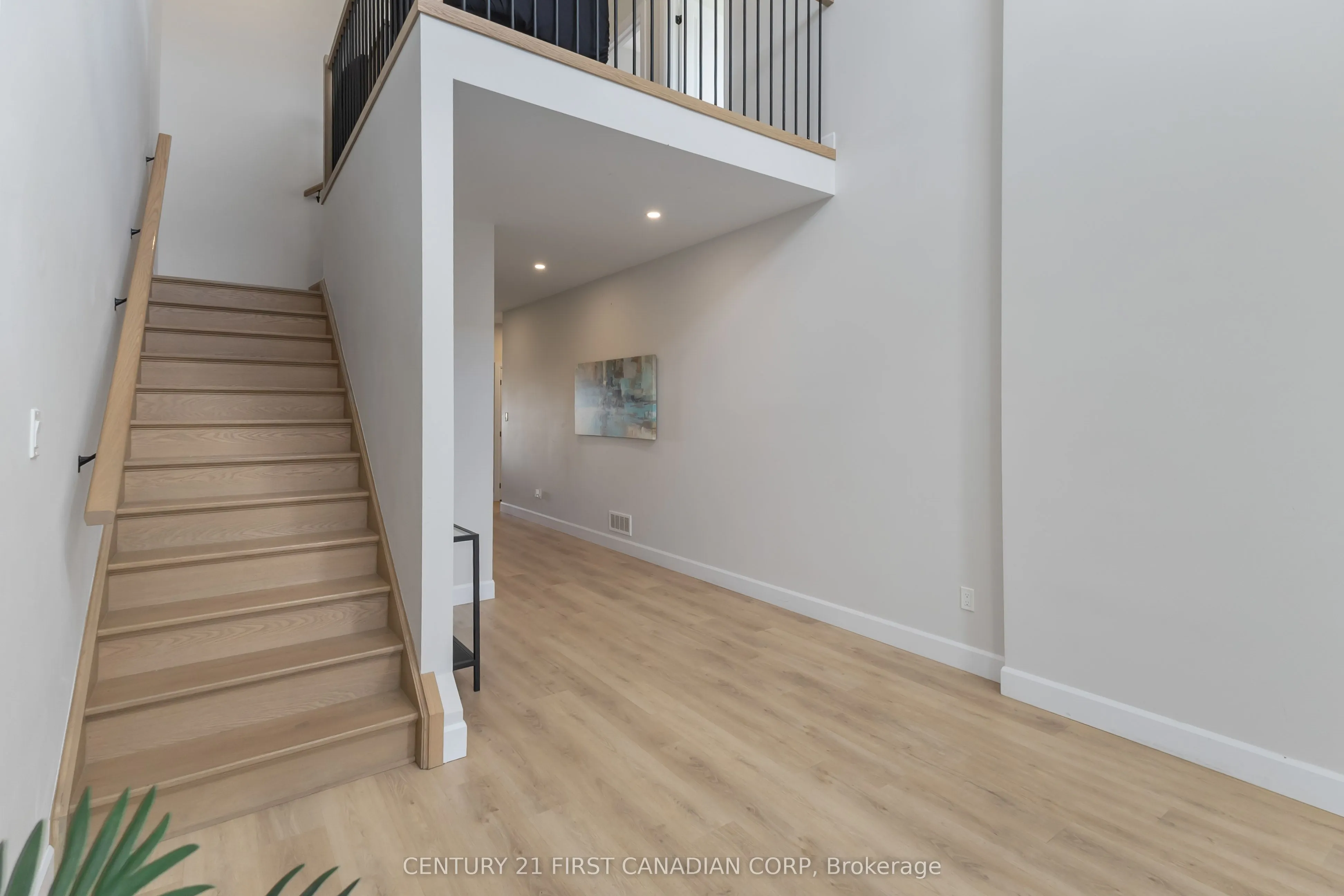 6707 Royal Magnolia Avenue