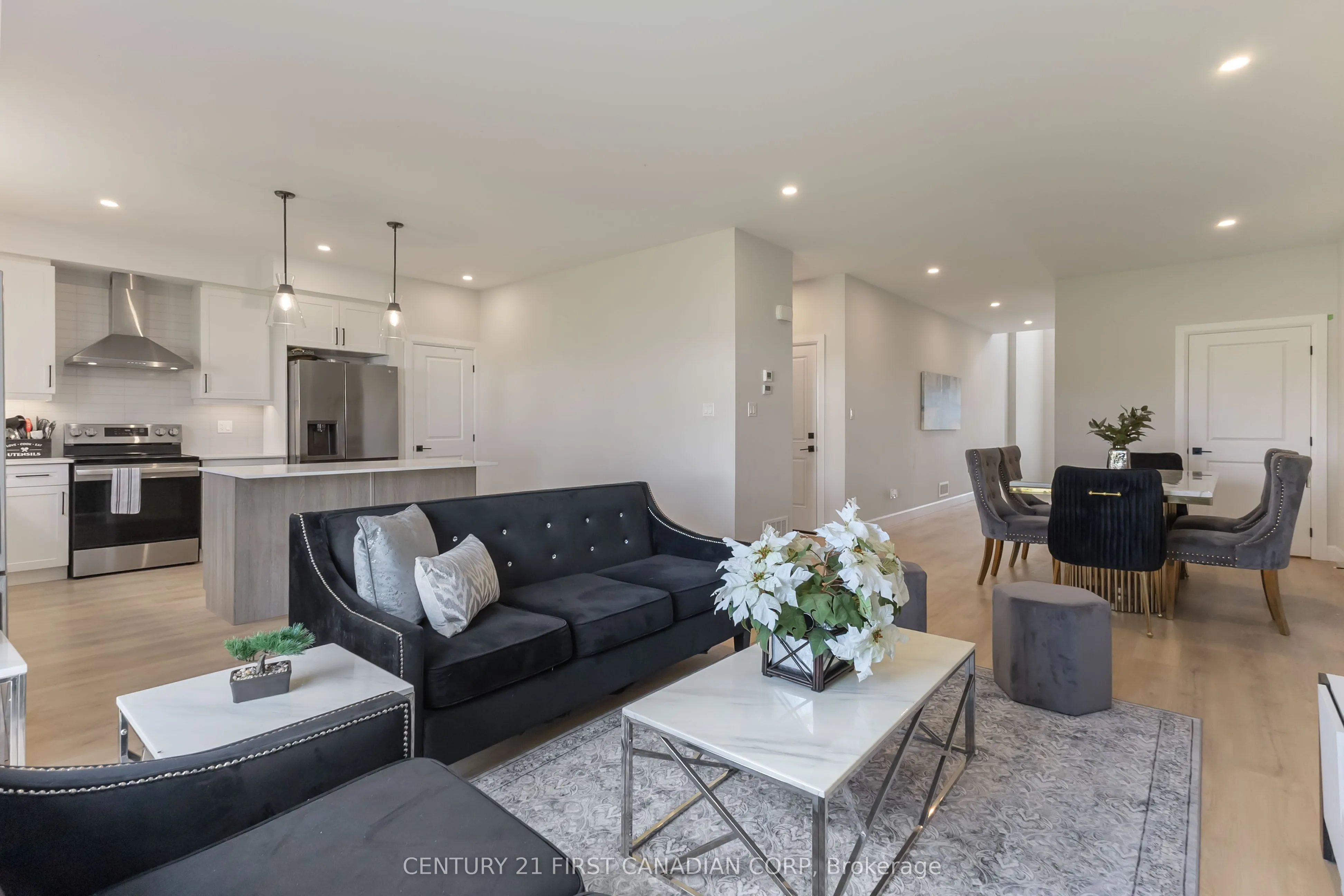 6707 Royal Magnolia Avenue