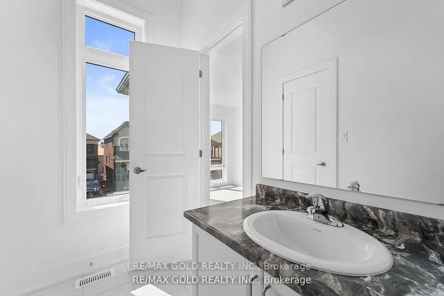 31 Stanley Leitch Drive