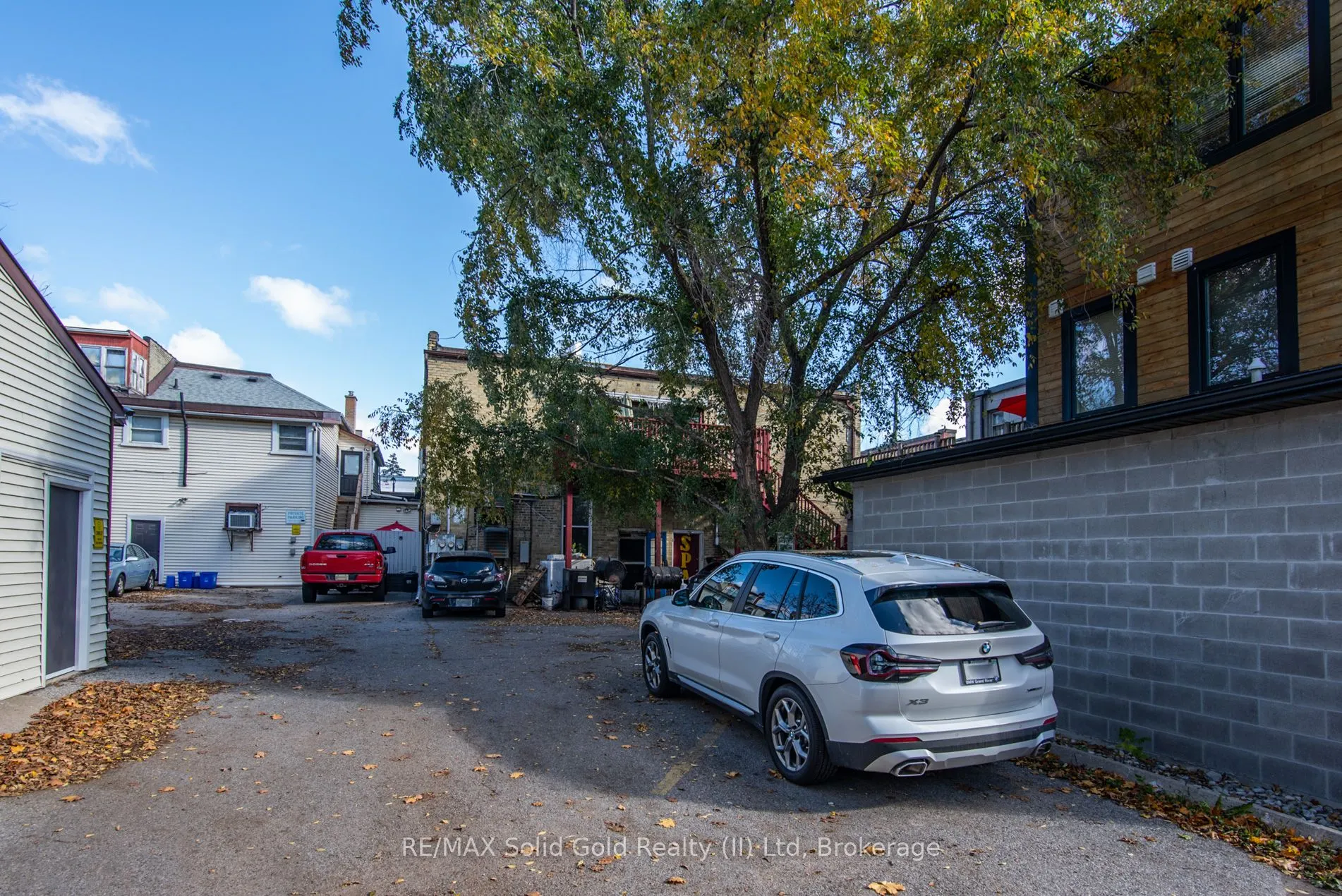 660 King Street E