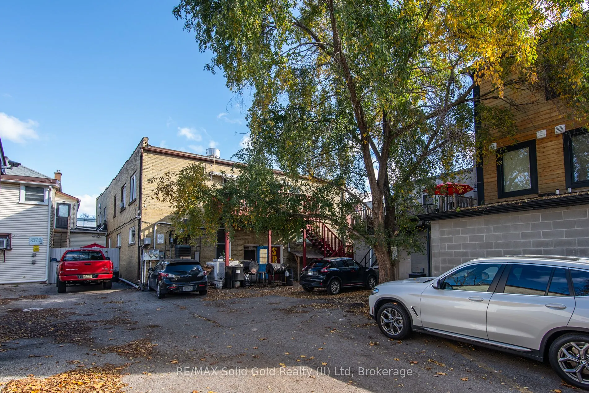 660 King Street E
