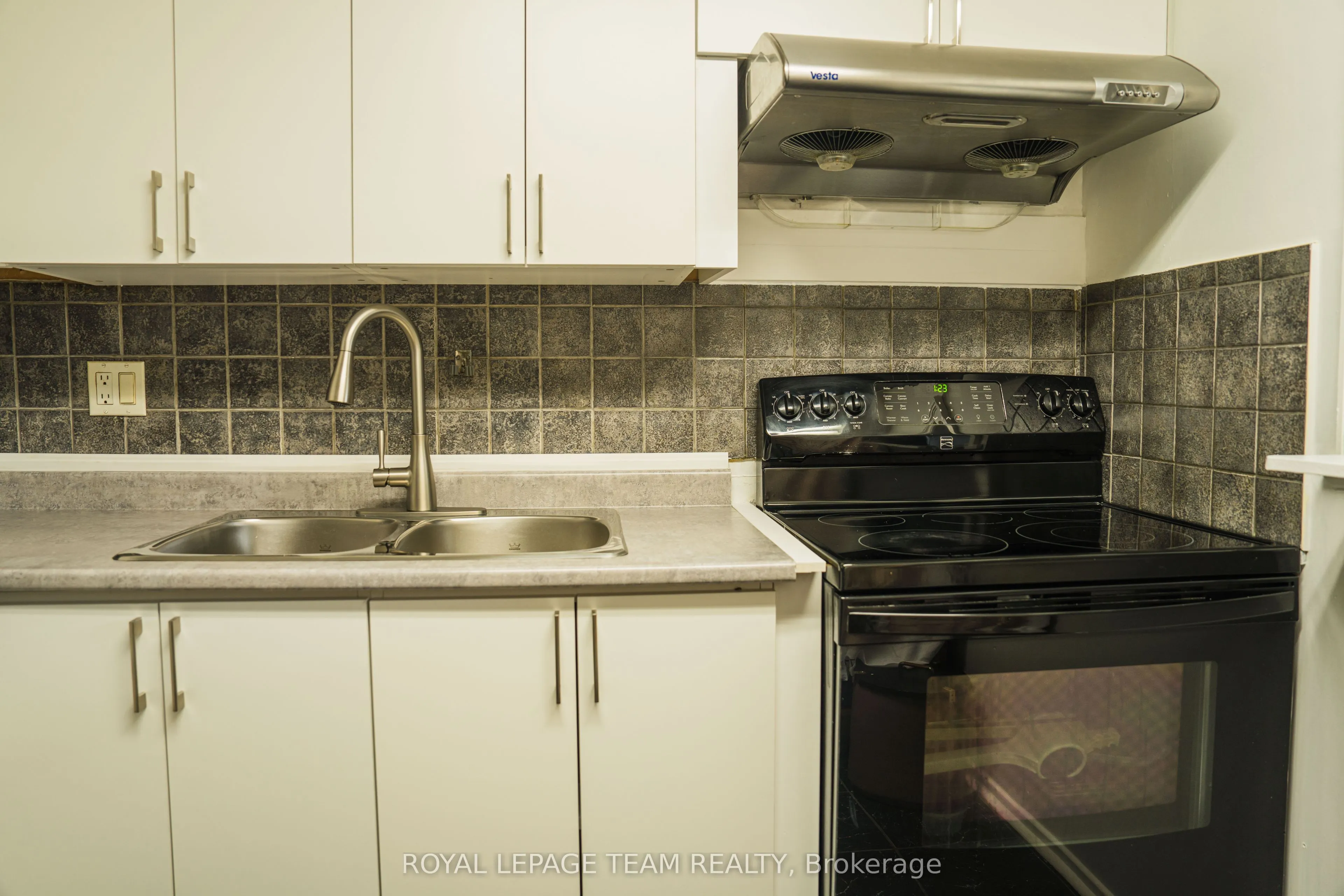 3100 Carling Avenue, #118
