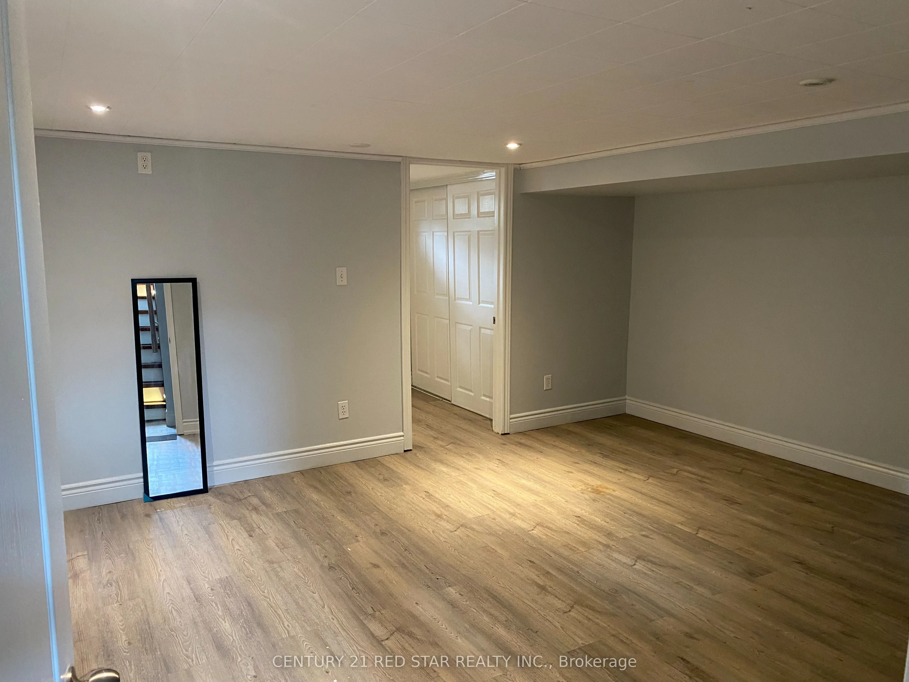 107 Ellis Crescent S