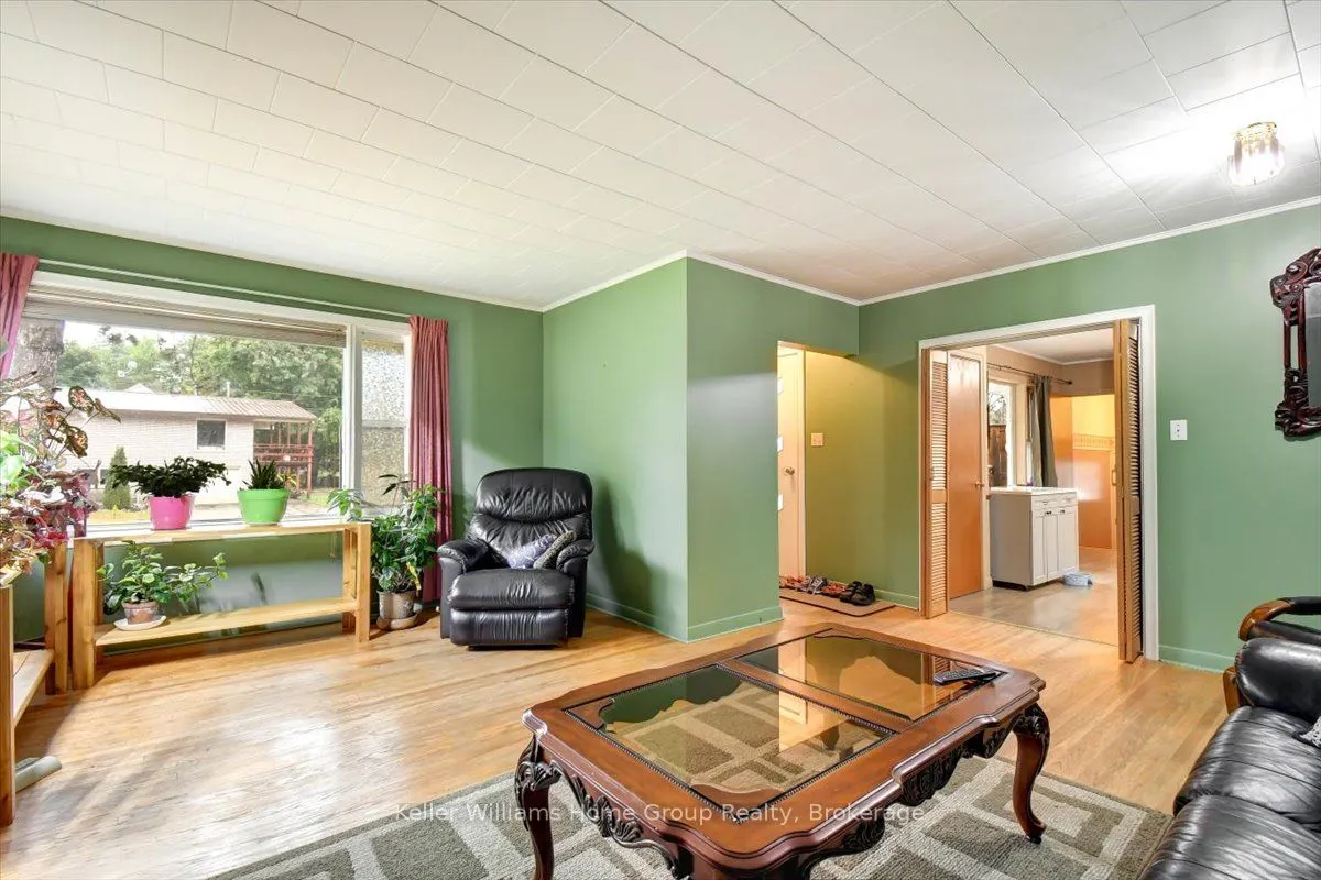 2 EASTON Avenue