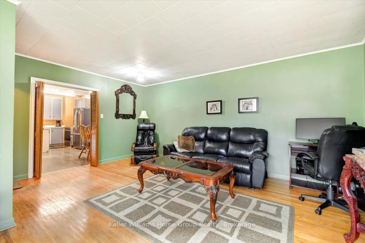 2 EASTON Avenue