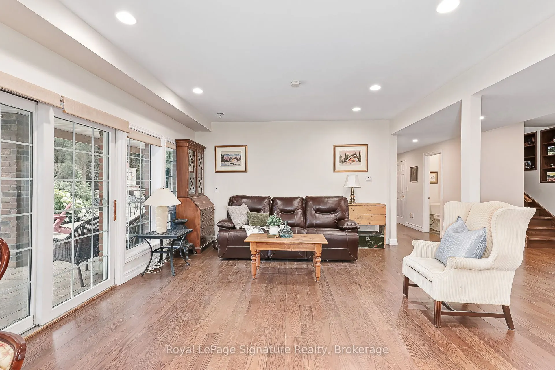 180 Russell Street E