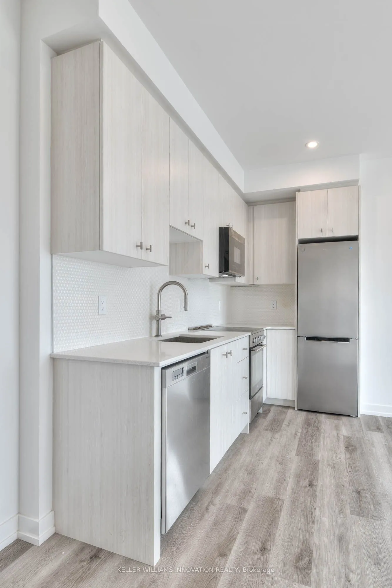 5 wellington Street S, #1012