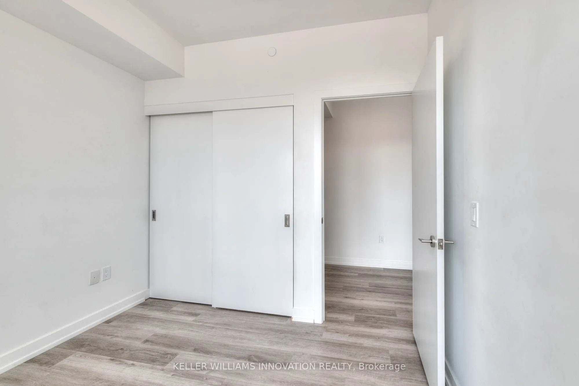 5 wellington Street S, #1012