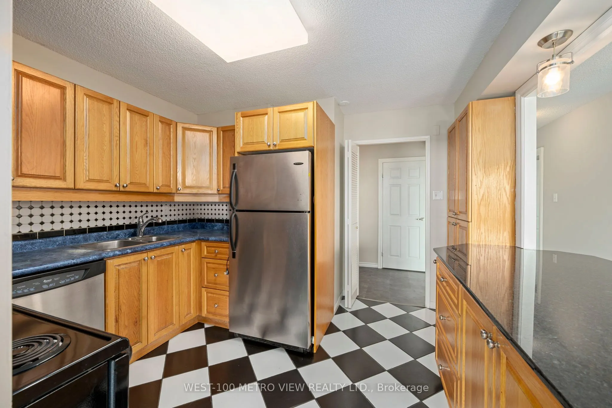 389 Dundas Street, #1602