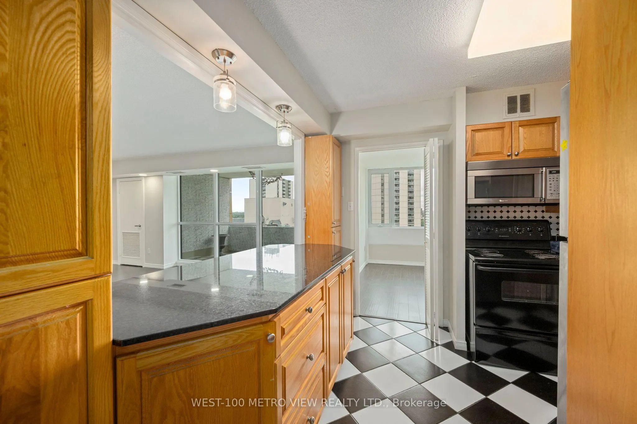 389 Dundas Street, #1602