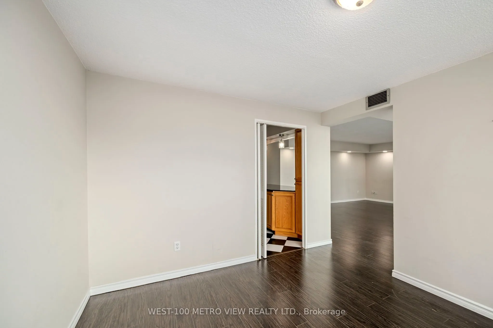 389 Dundas Street, #1602