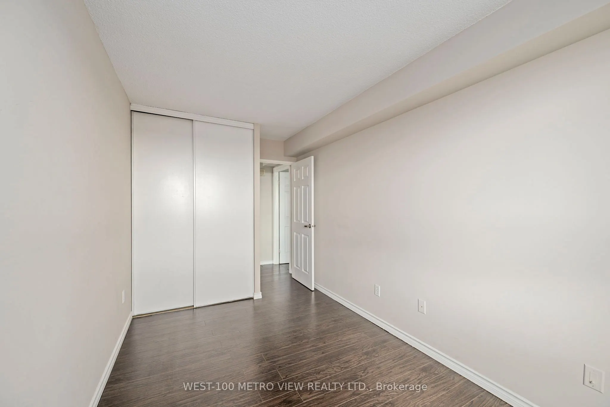 389 Dundas Street, #1602