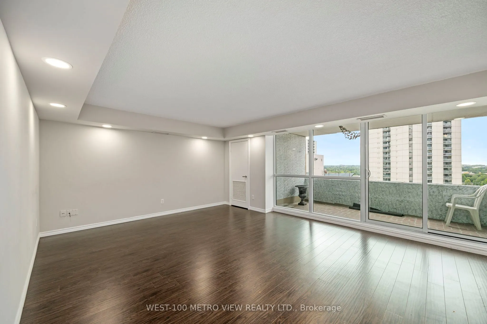 389 Dundas Street, #1602