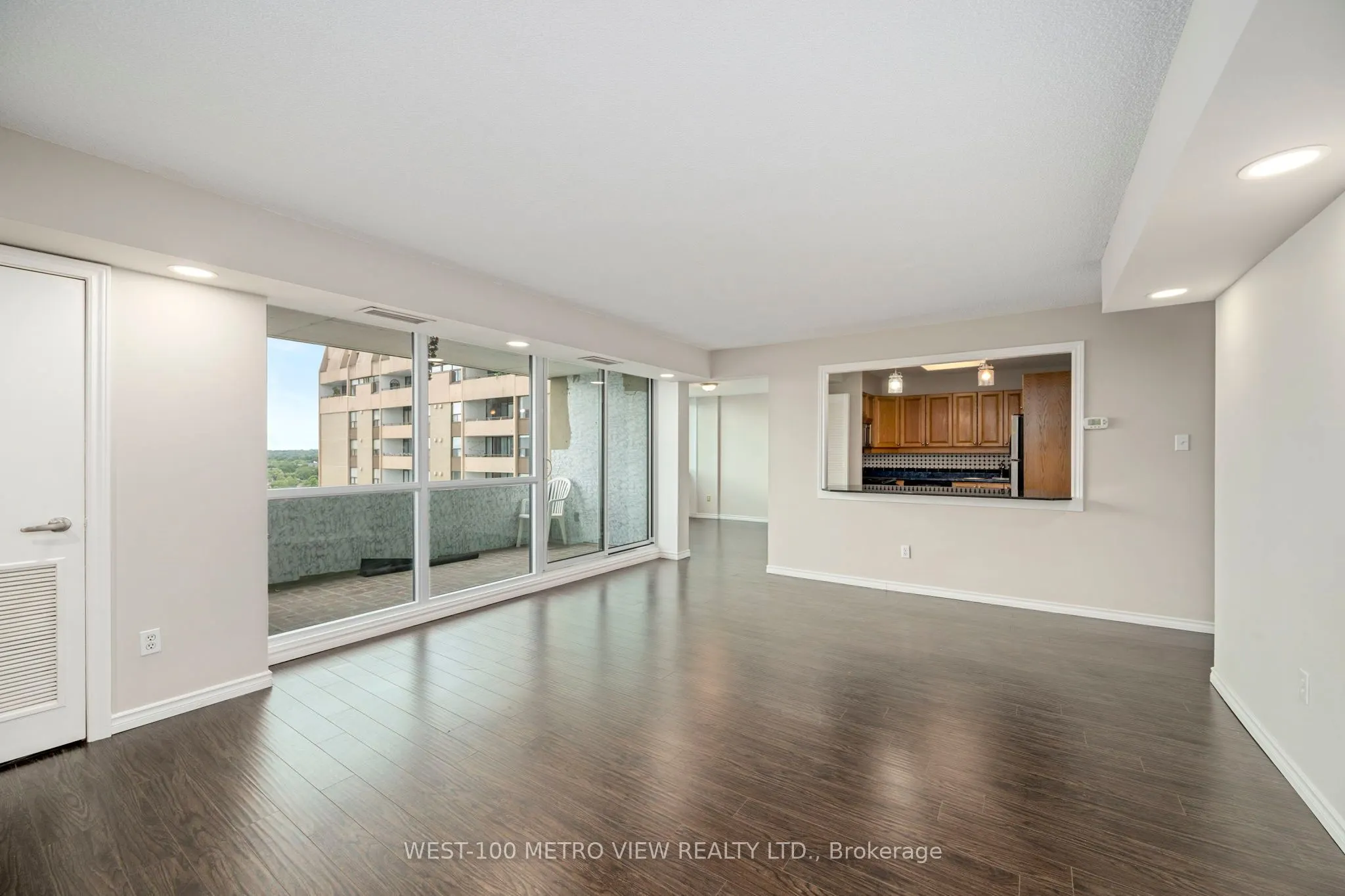 389 Dundas Street, #1602