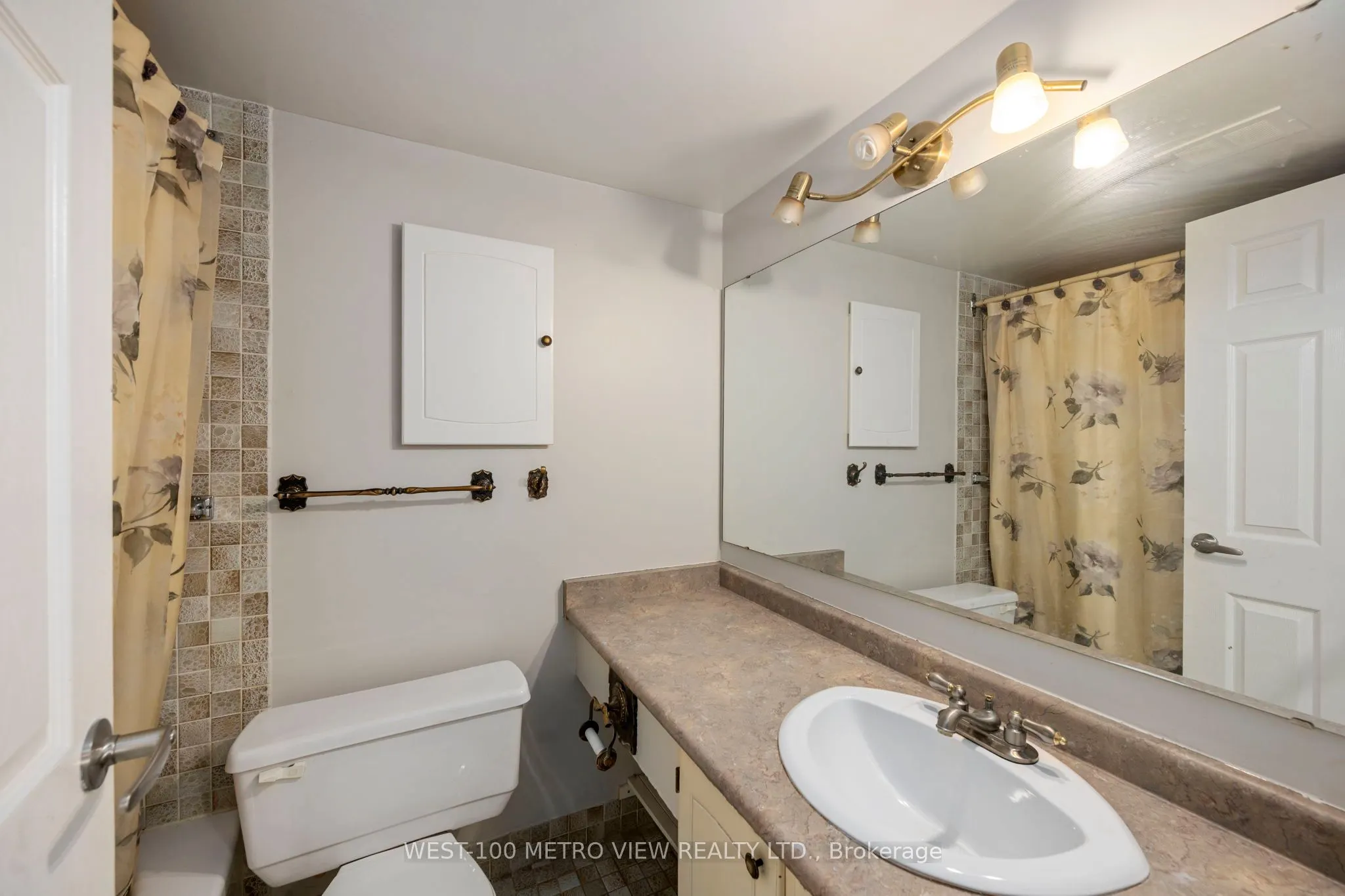 389 Dundas Street, #1602