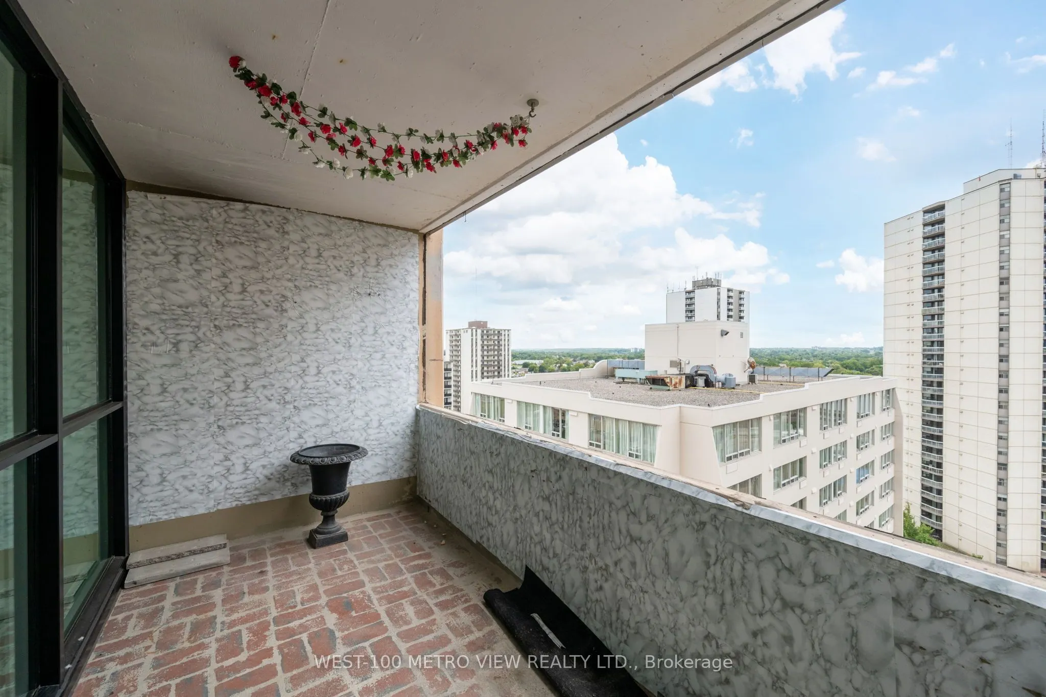 389 Dundas Street, #1602