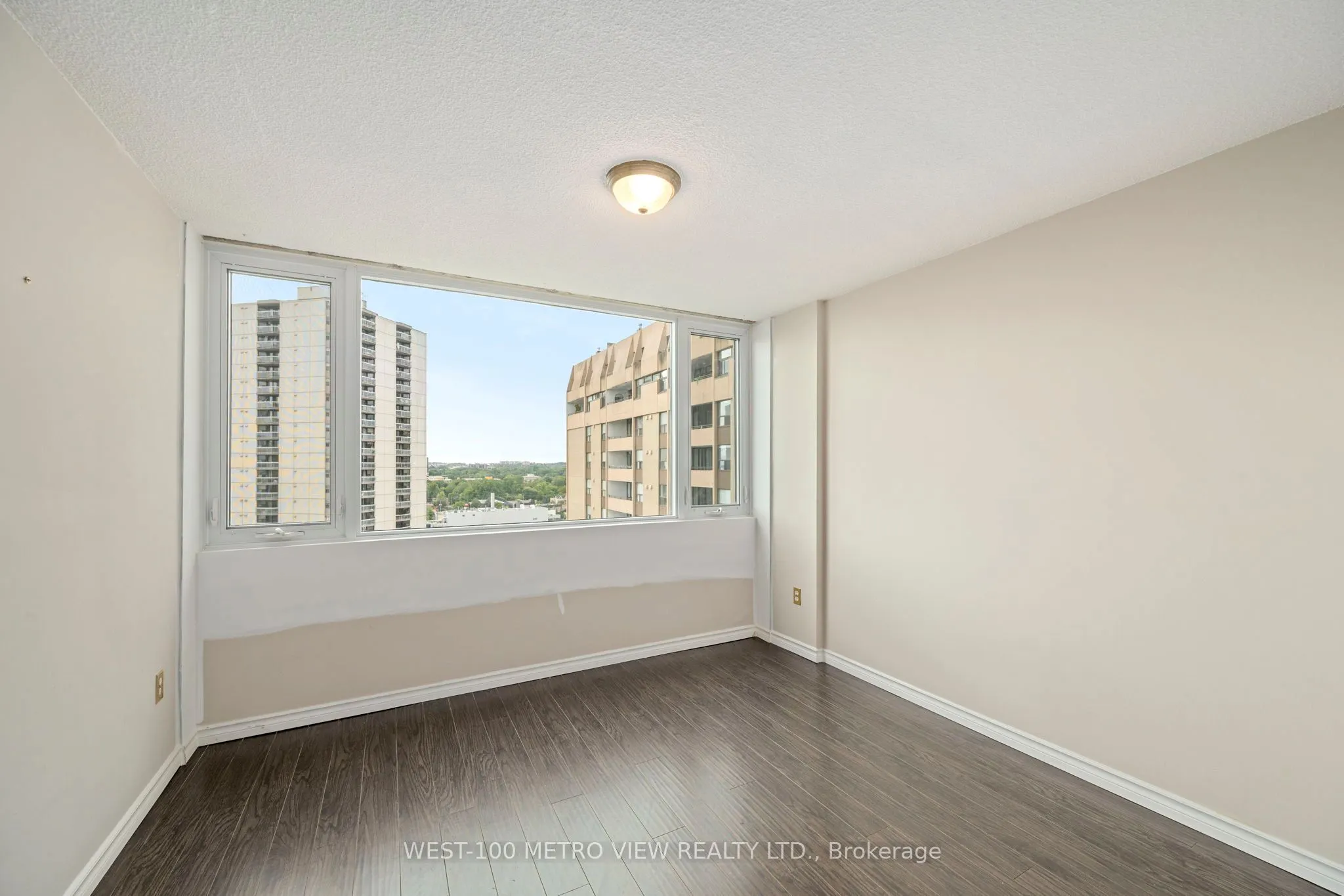 389 Dundas Street, #1602