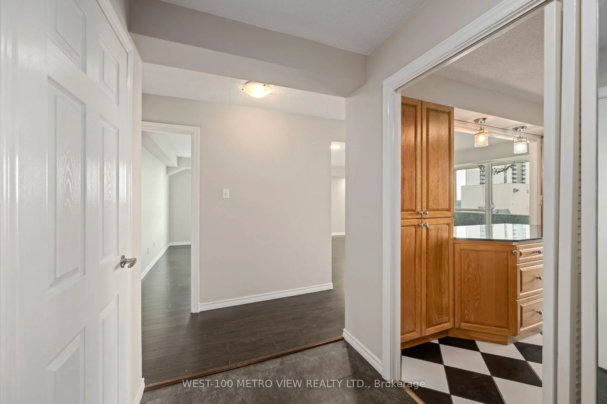 389 Dundas Street, #1602