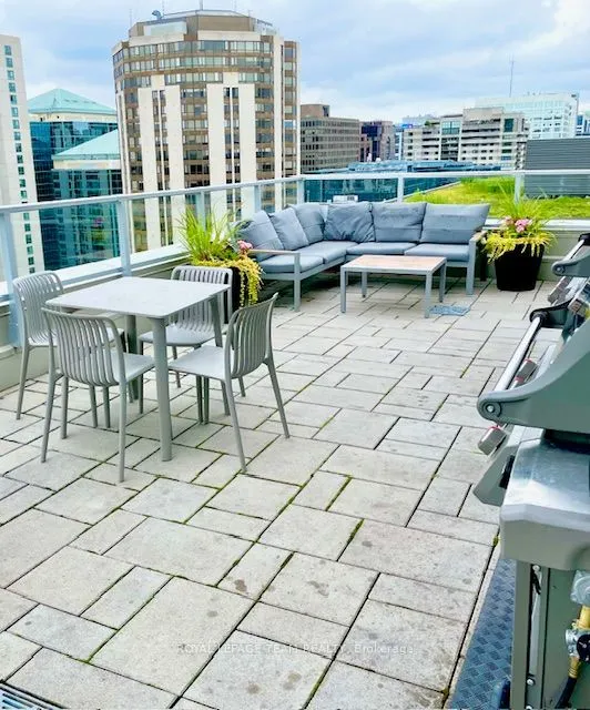 255 BAY Street, #316