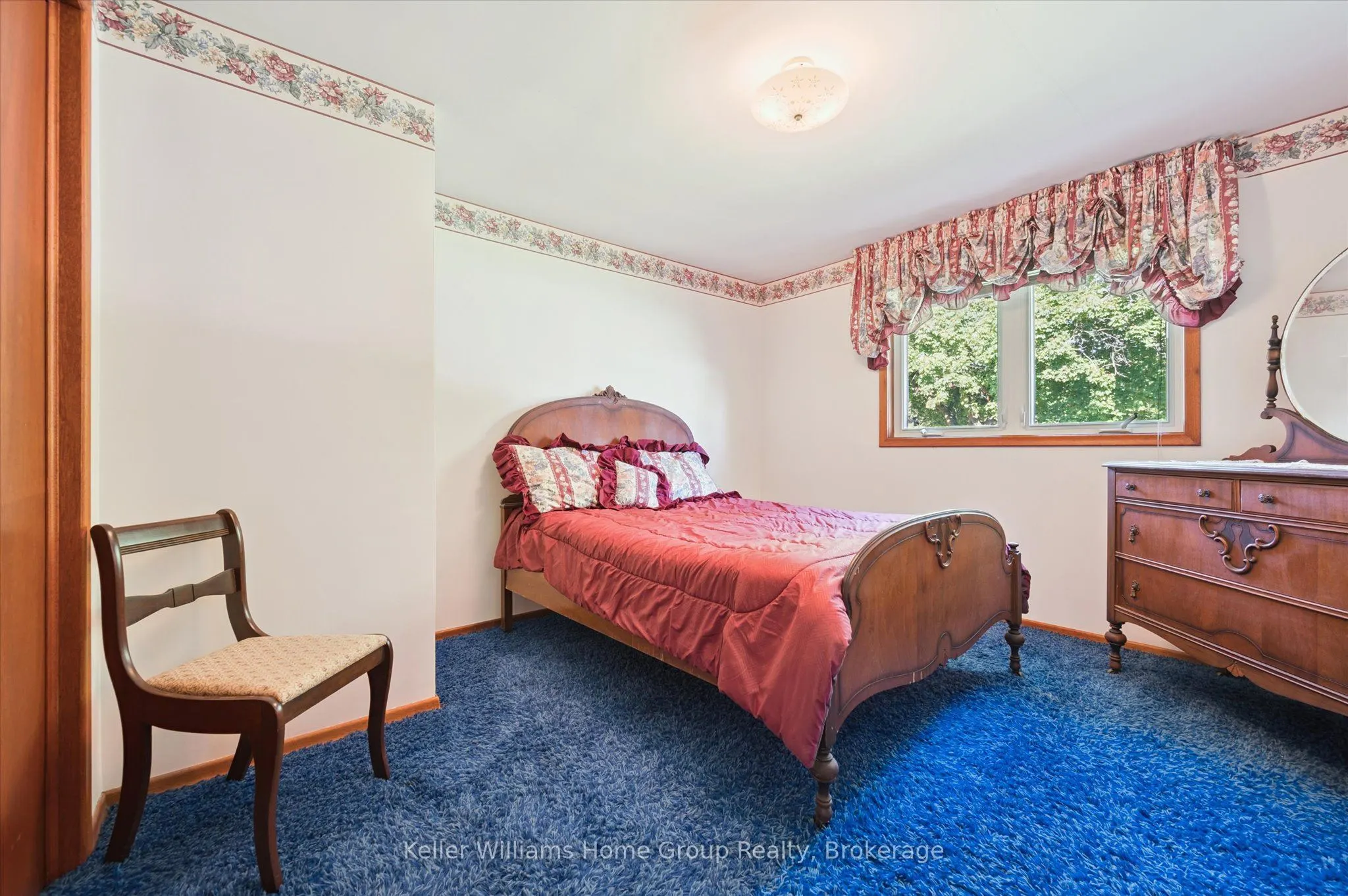 27 Peel Street E