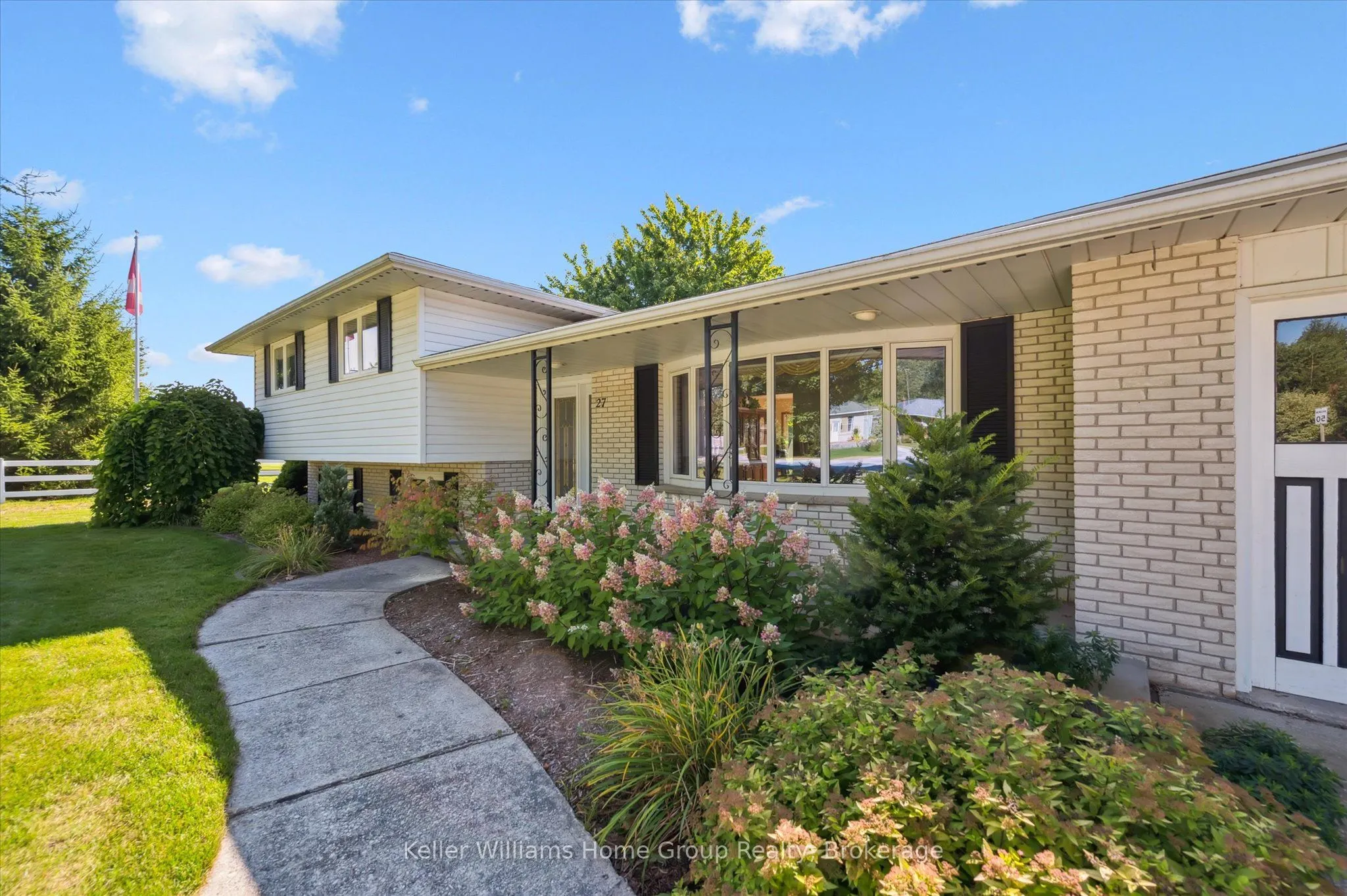 27 Peel Street E