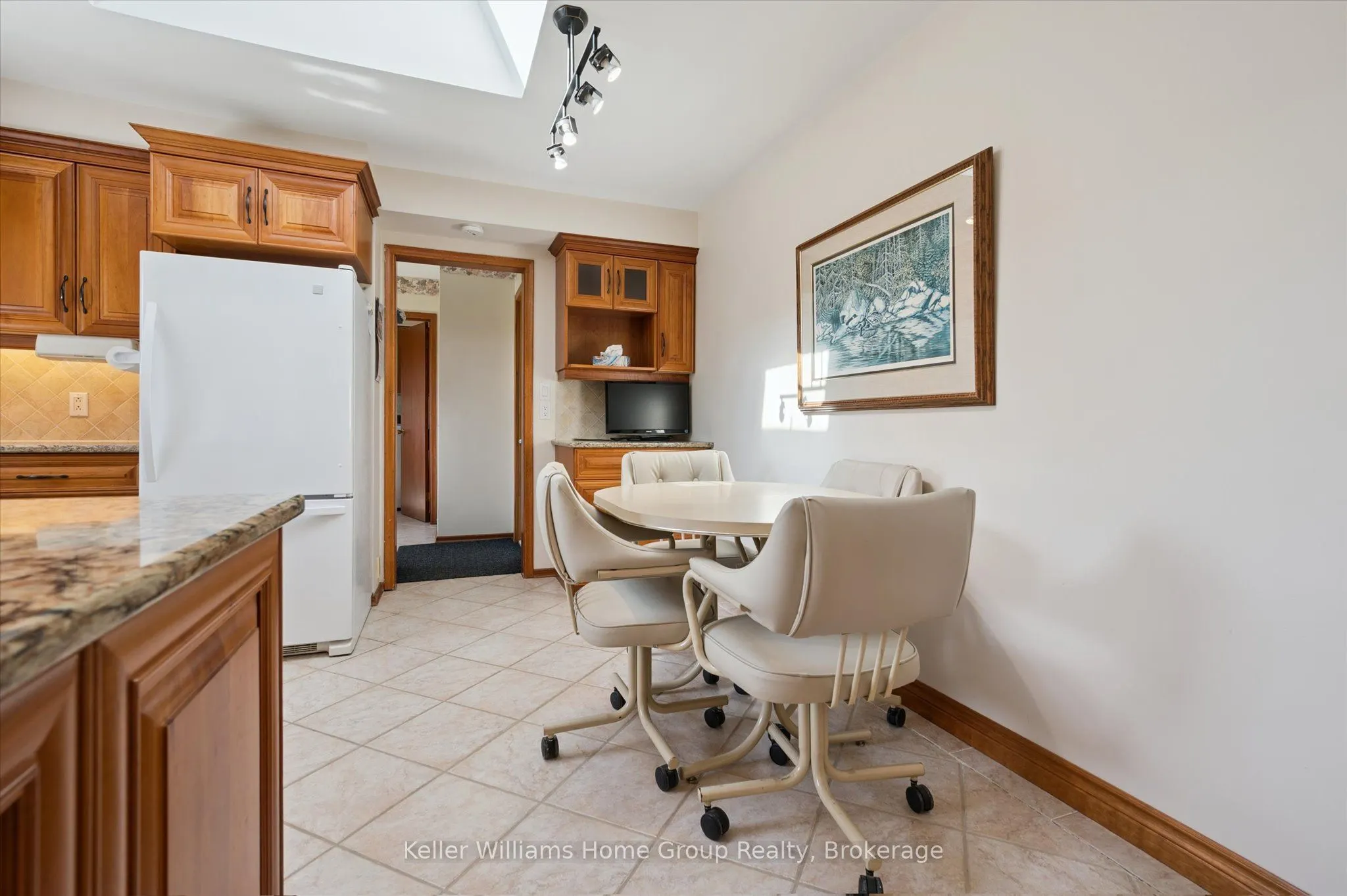 27 Peel Street E
