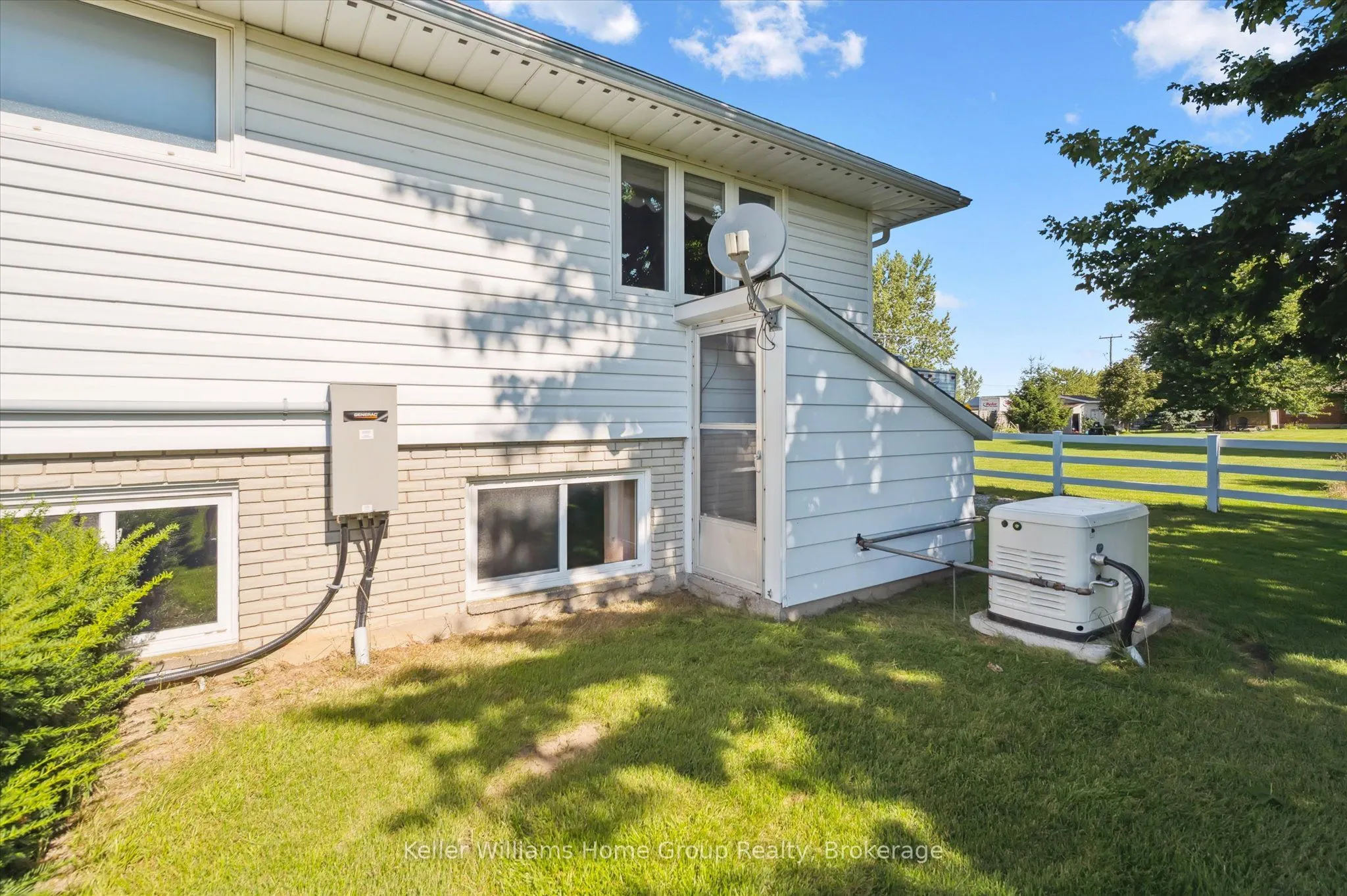27 Peel Street E