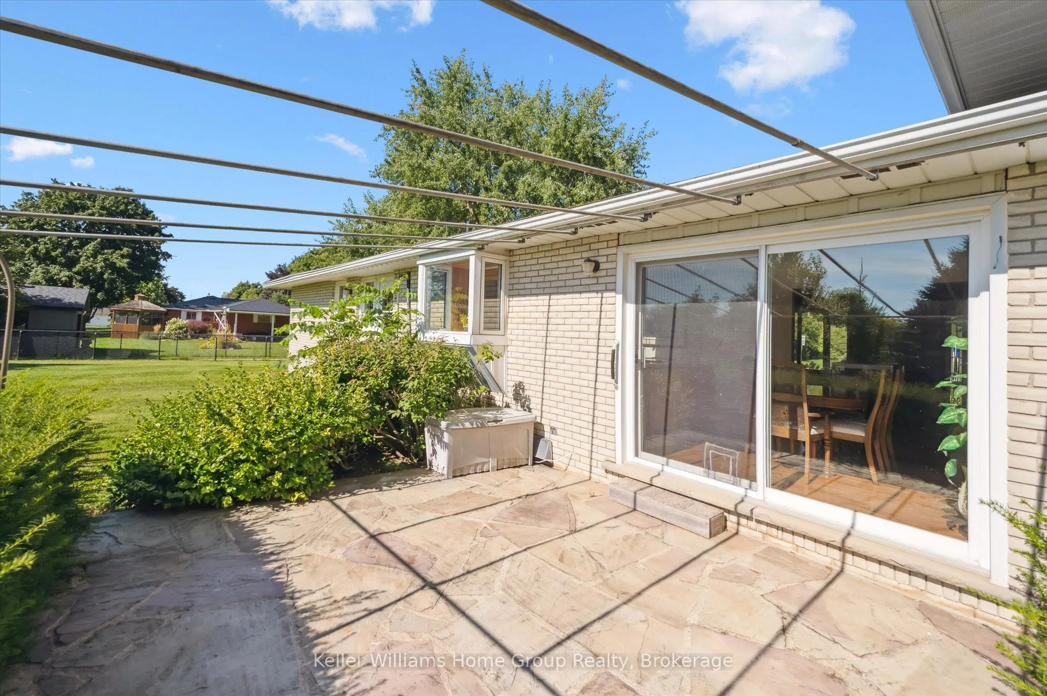 27 Peel Street E
