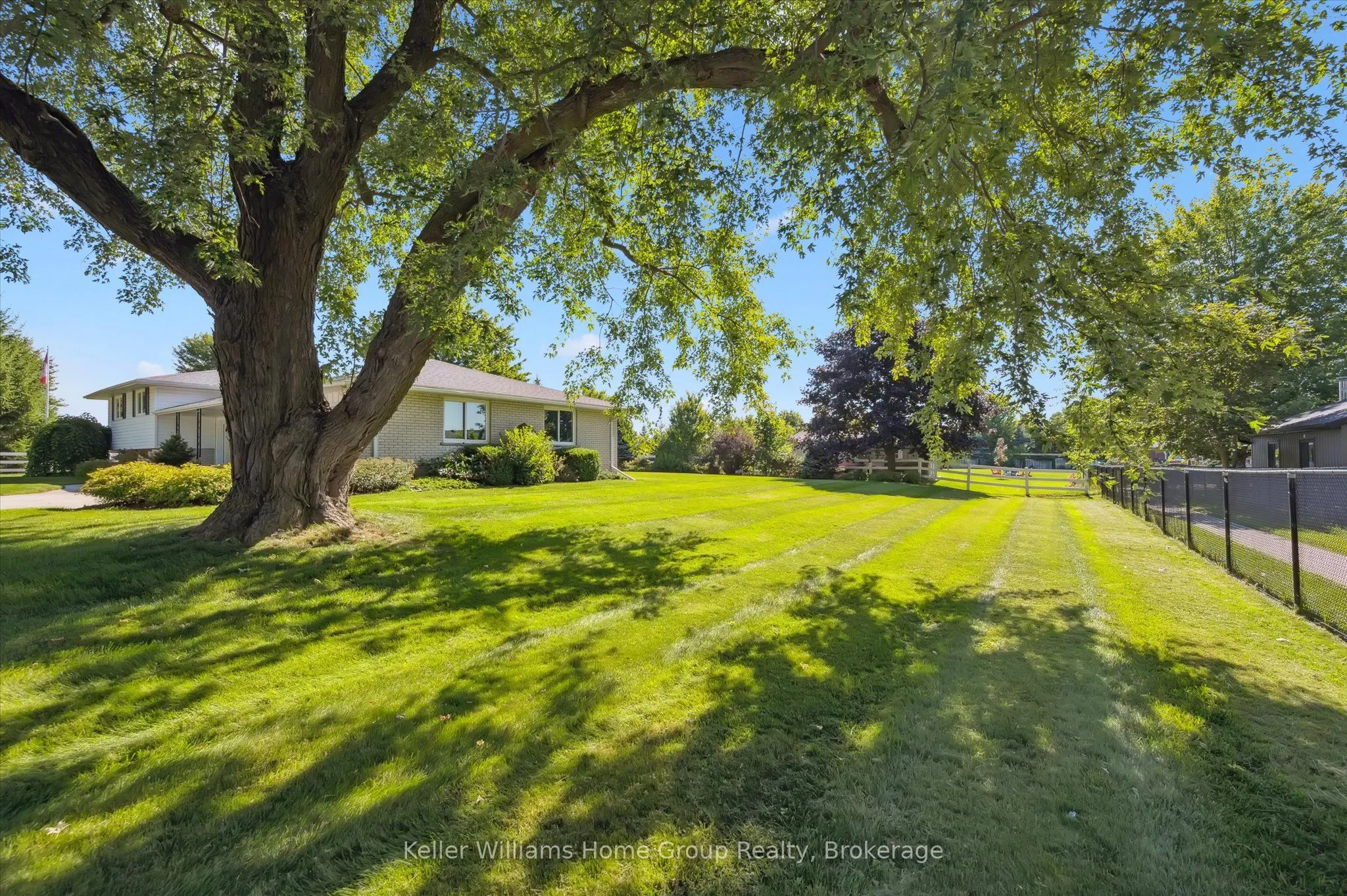27 Peel Street E