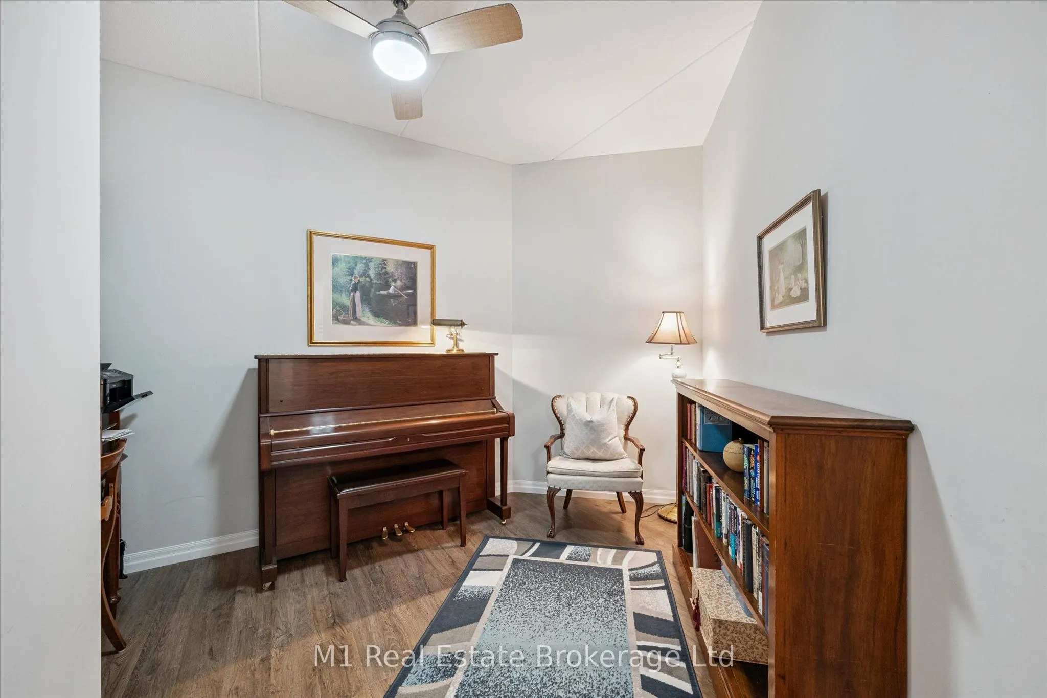 35 Kingsbury Square, #215