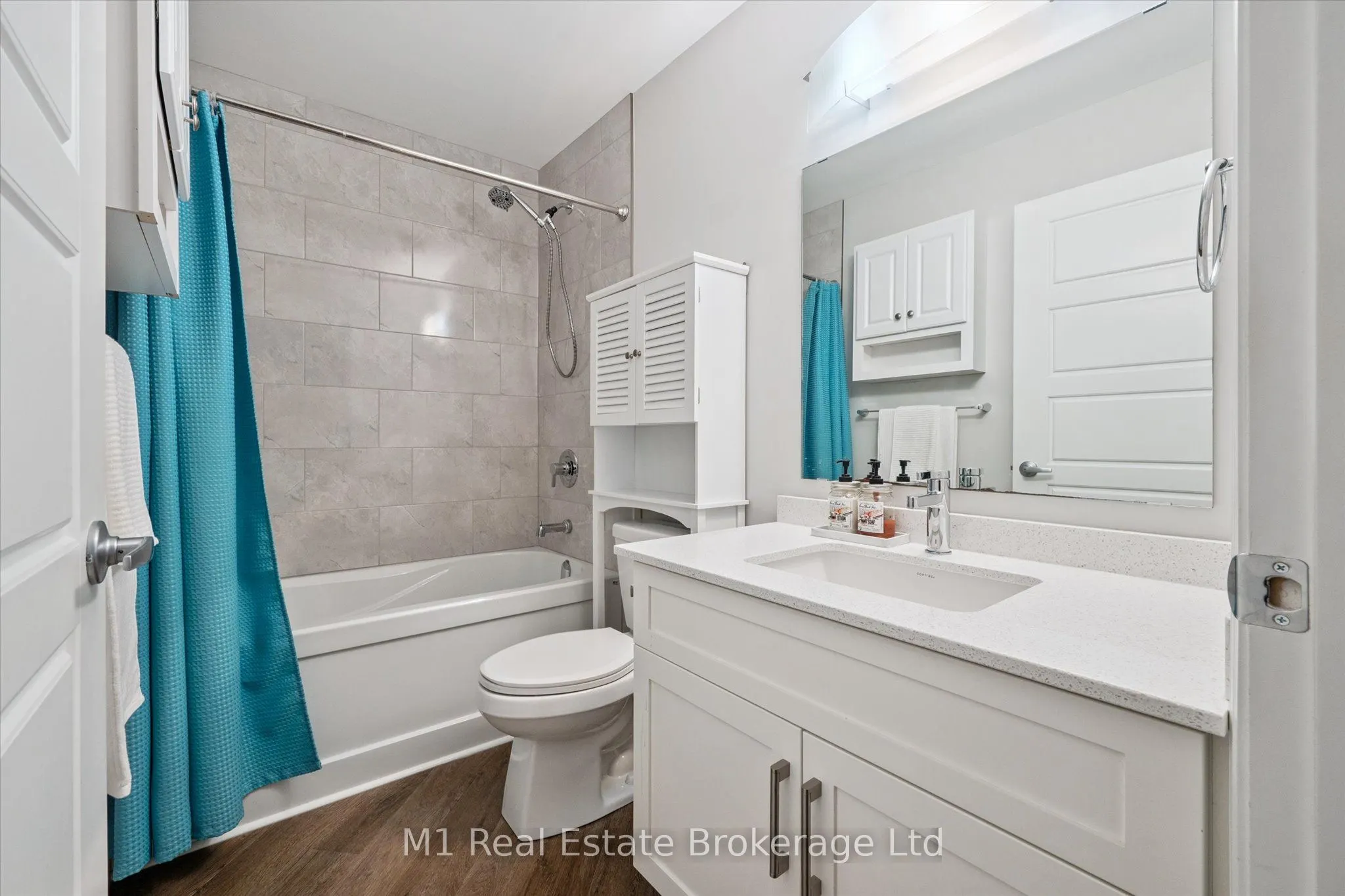 35 Kingsbury Square, #215