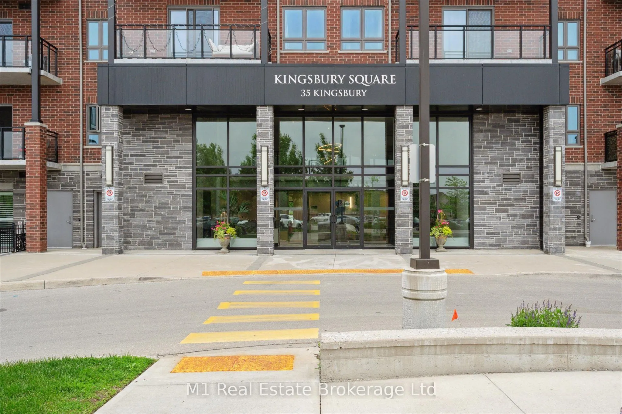 35 Kingsbury Square, #215