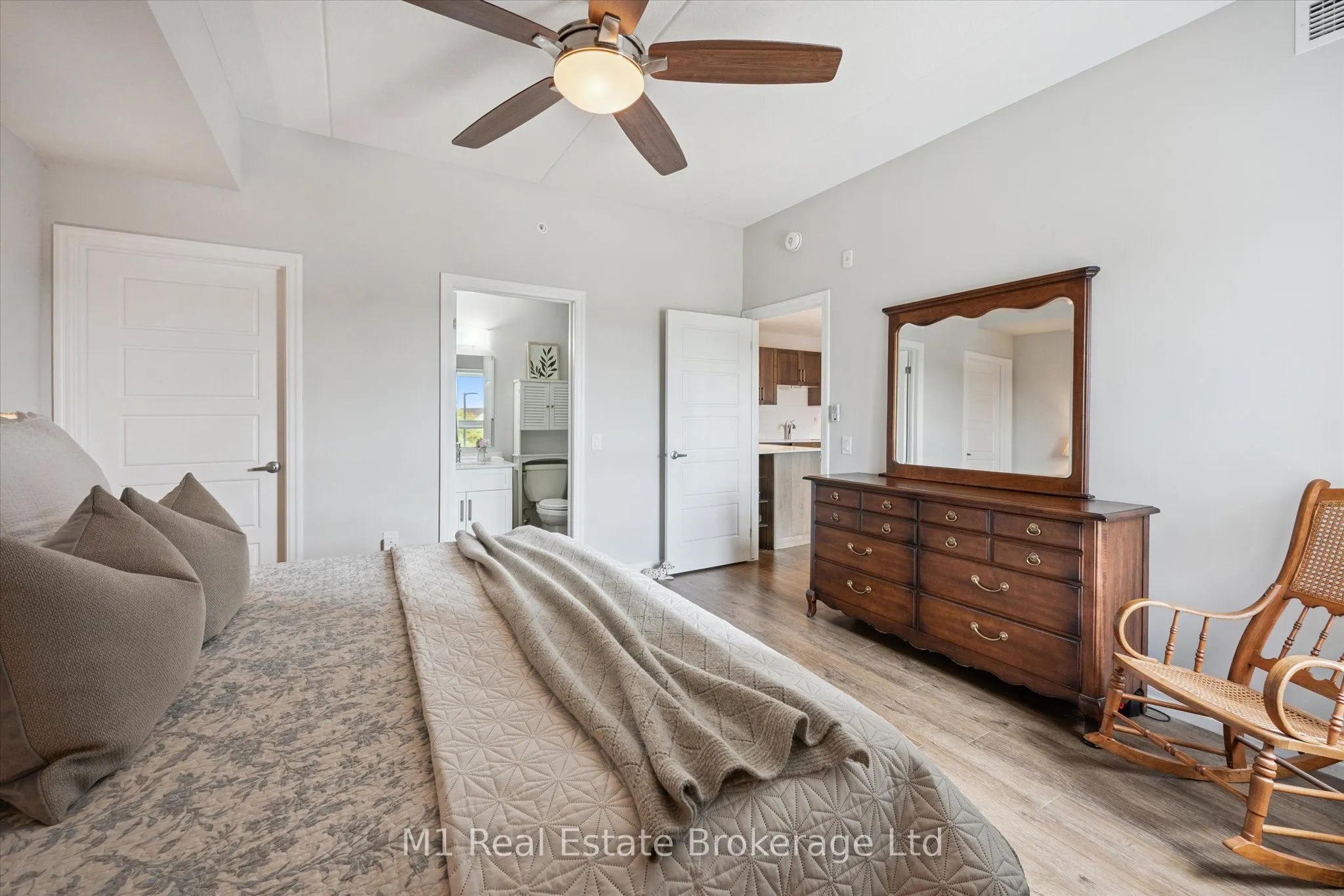 35 Kingsbury Square, #215