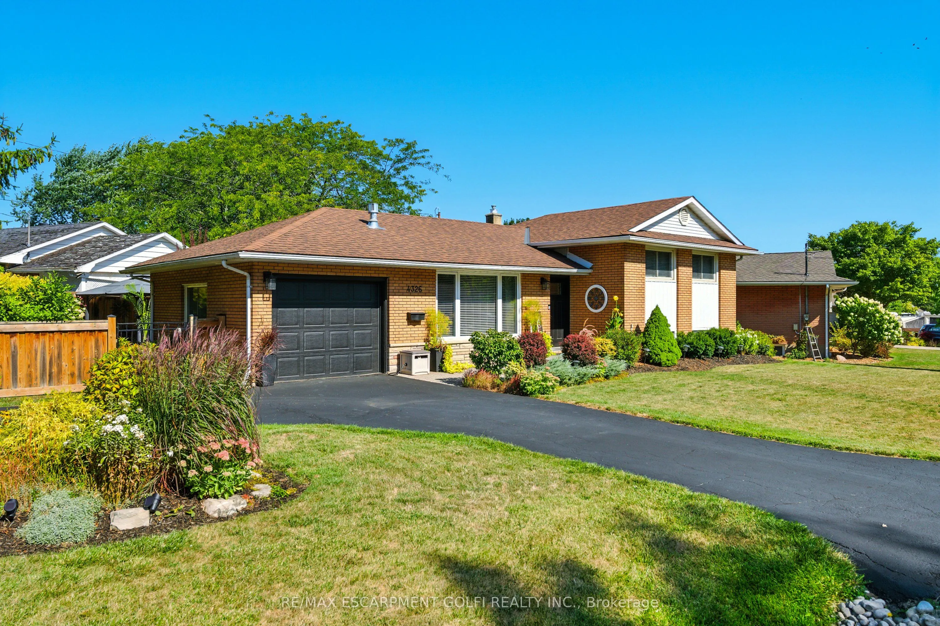 4326 Hillview Drive