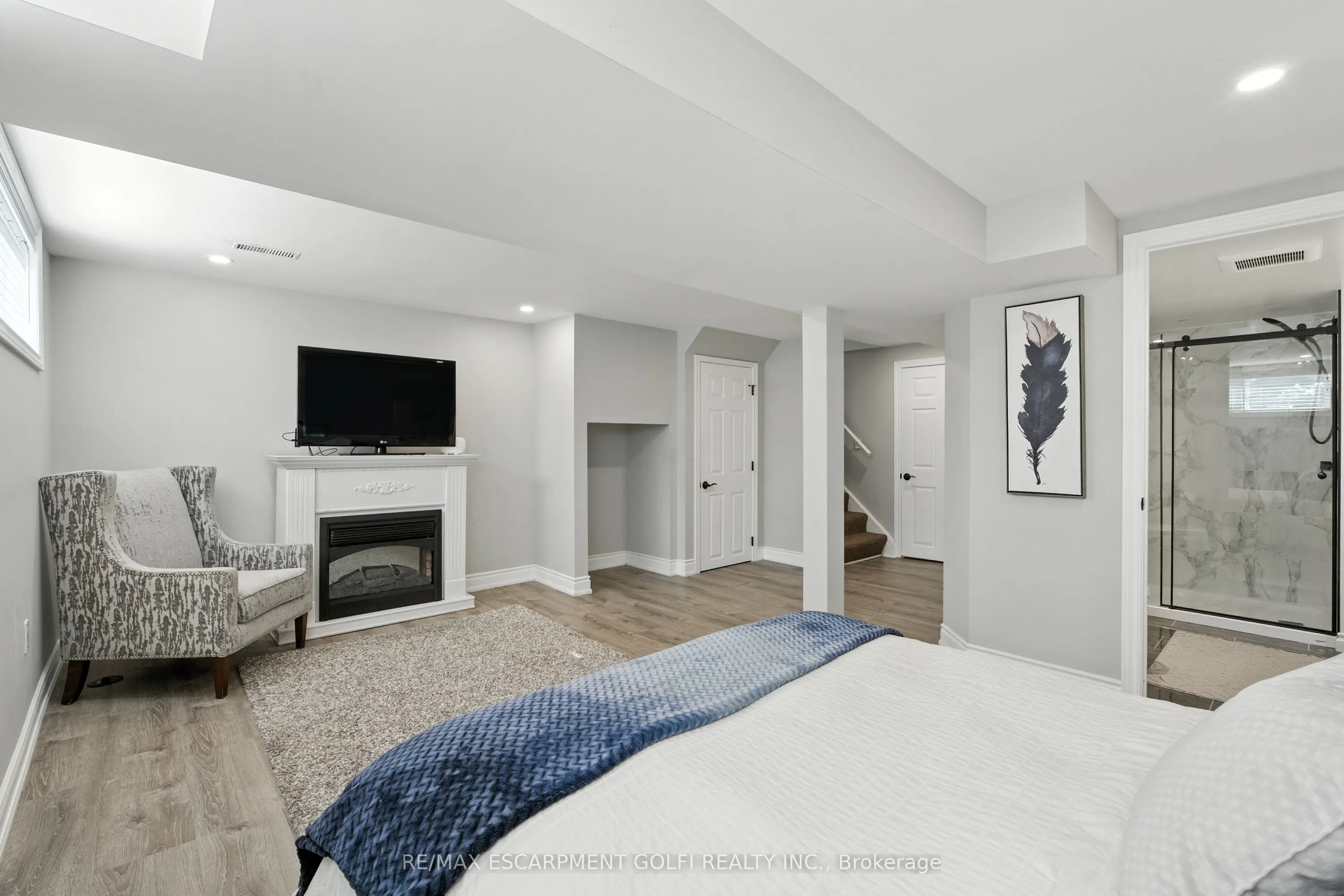 4326 Hillview Drive