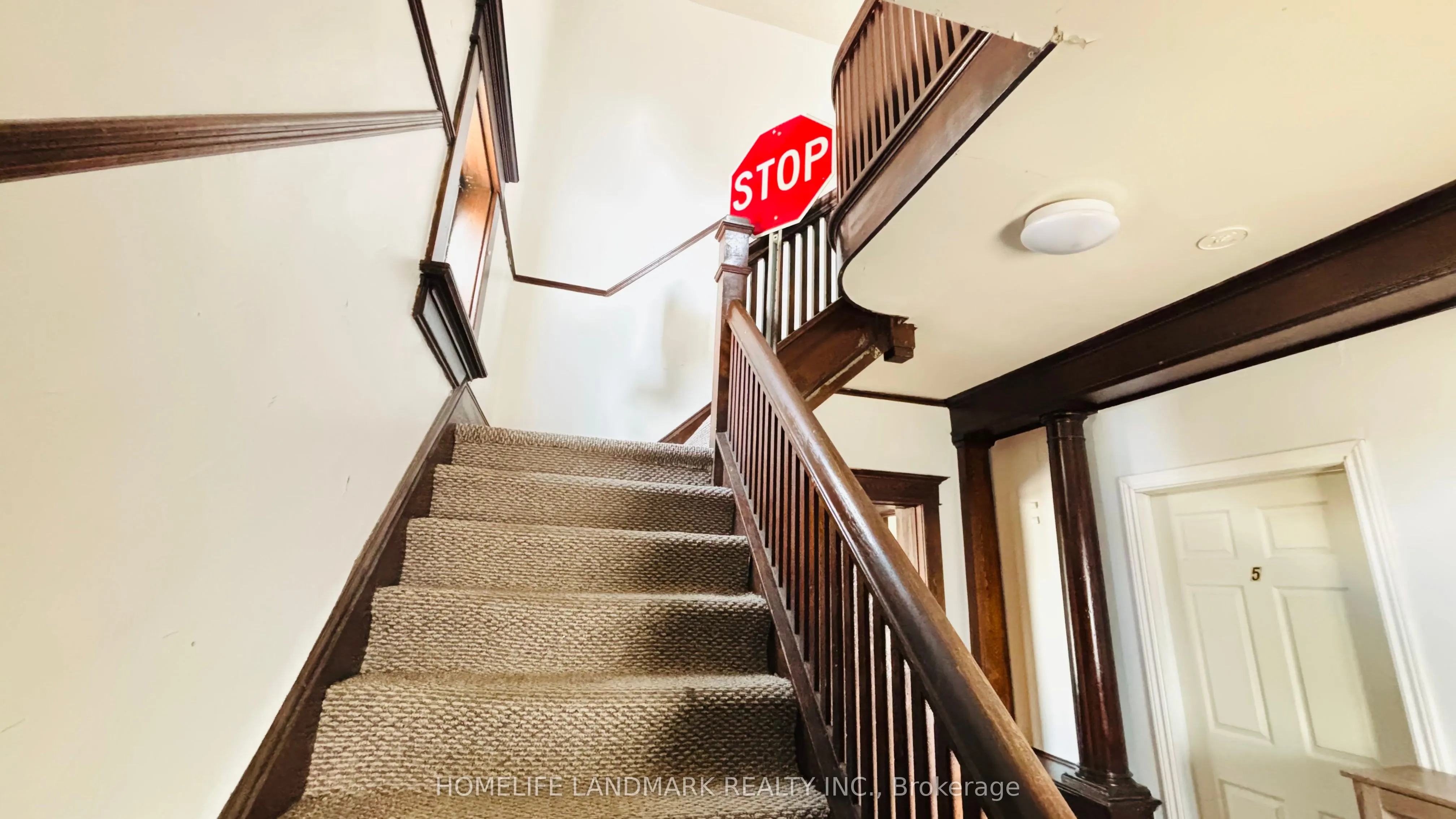 30 Regina Street N