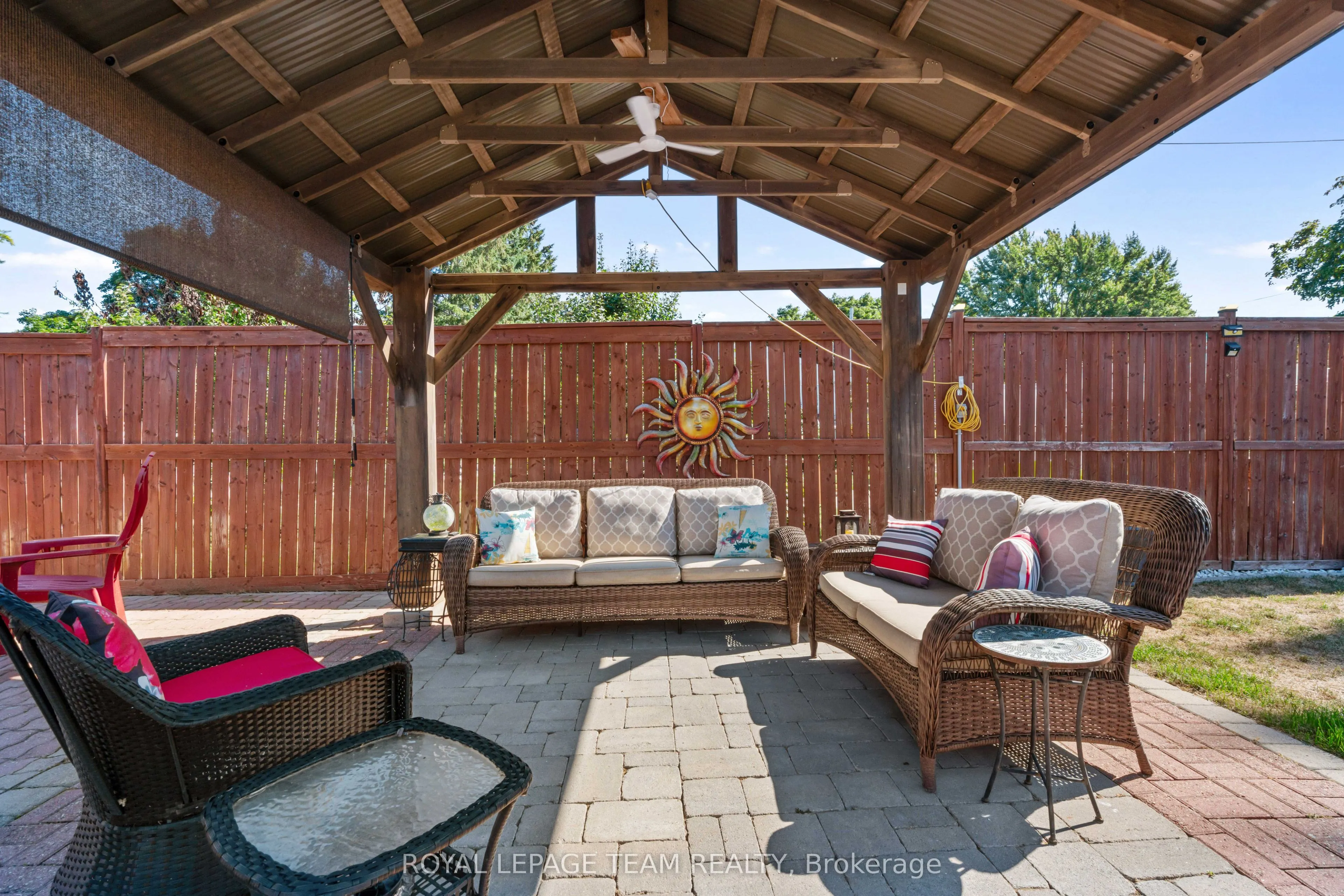 565 Dufferin Street W