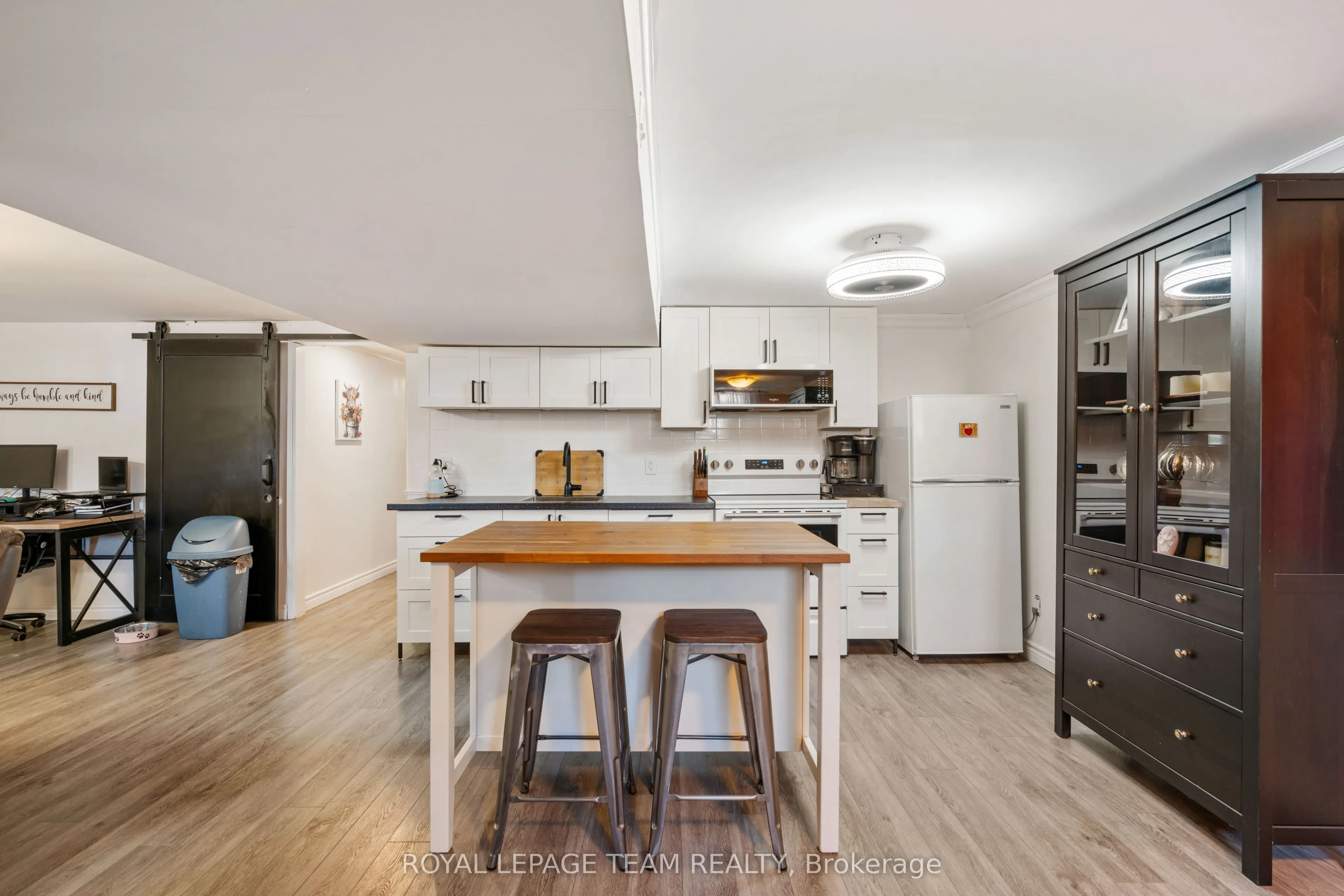 565 Dufferin Street W