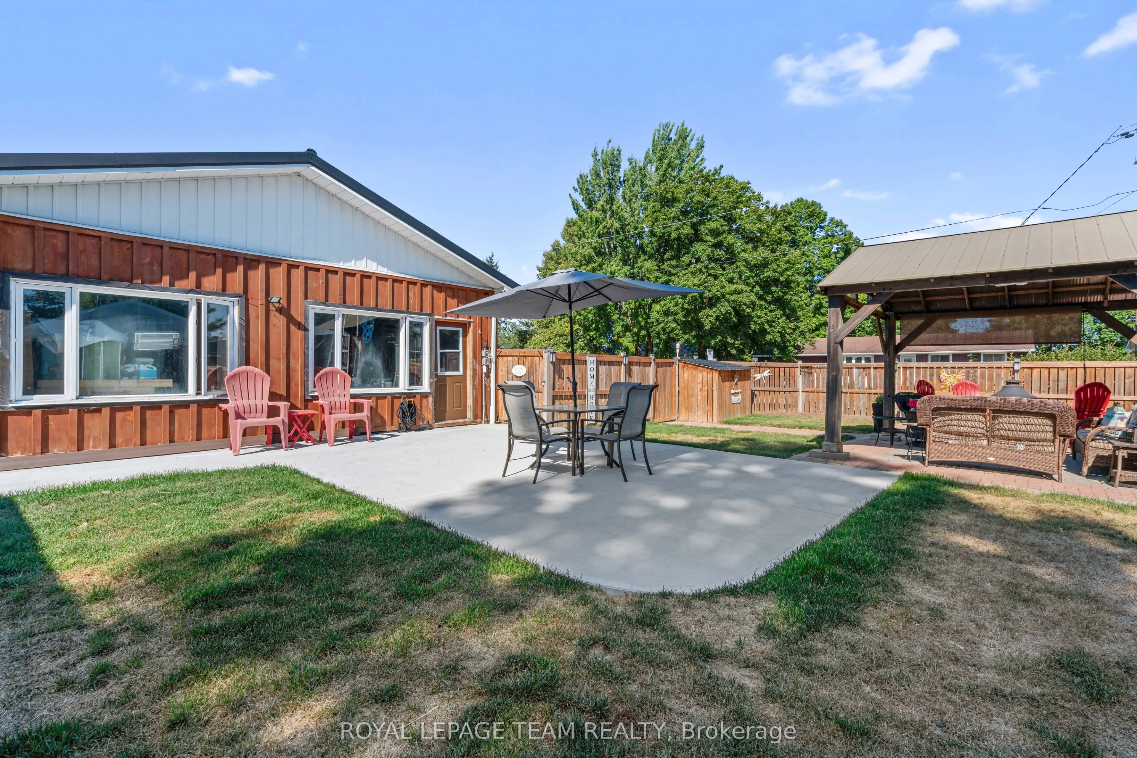 565 Dufferin Street W