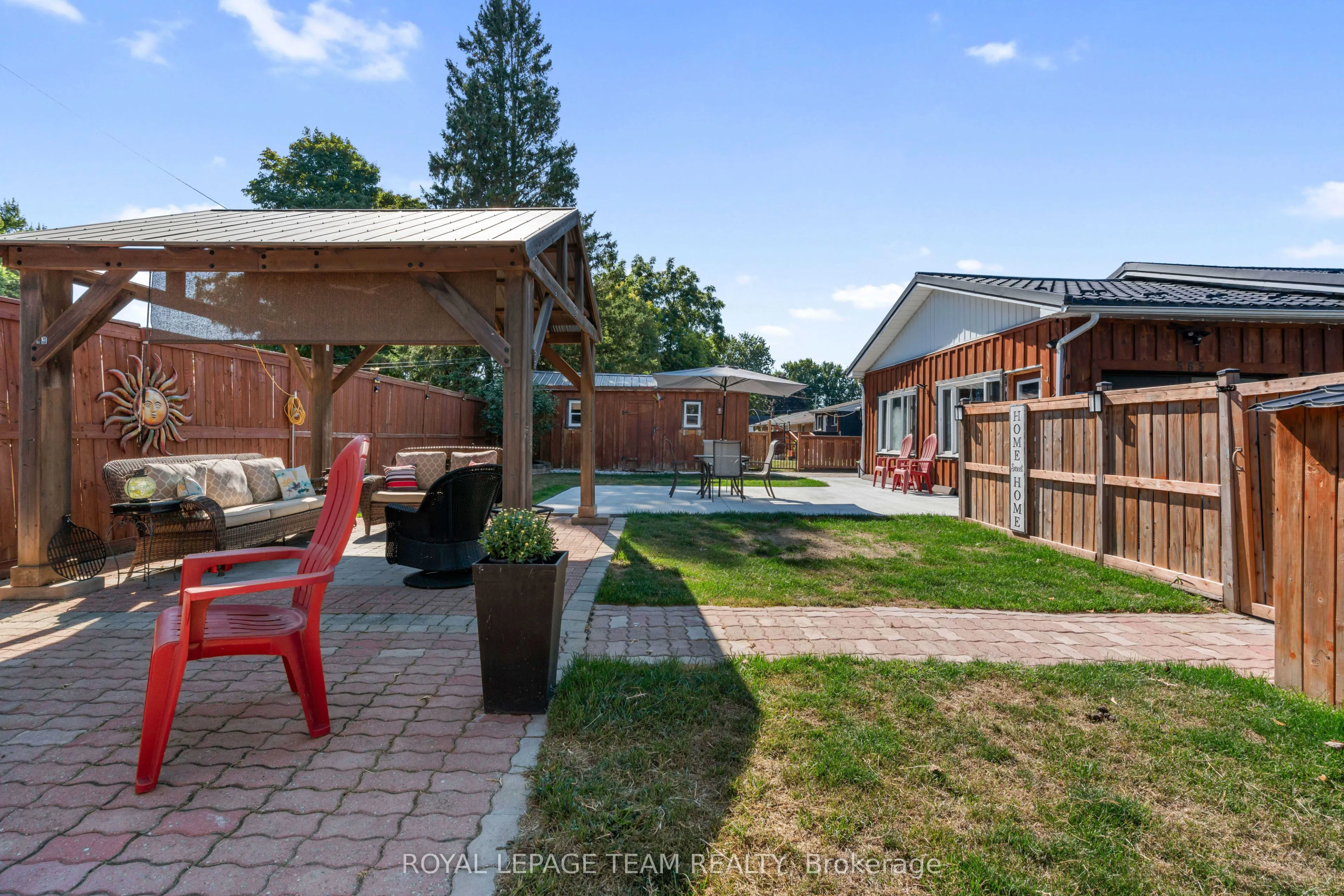 565 Dufferin Street W