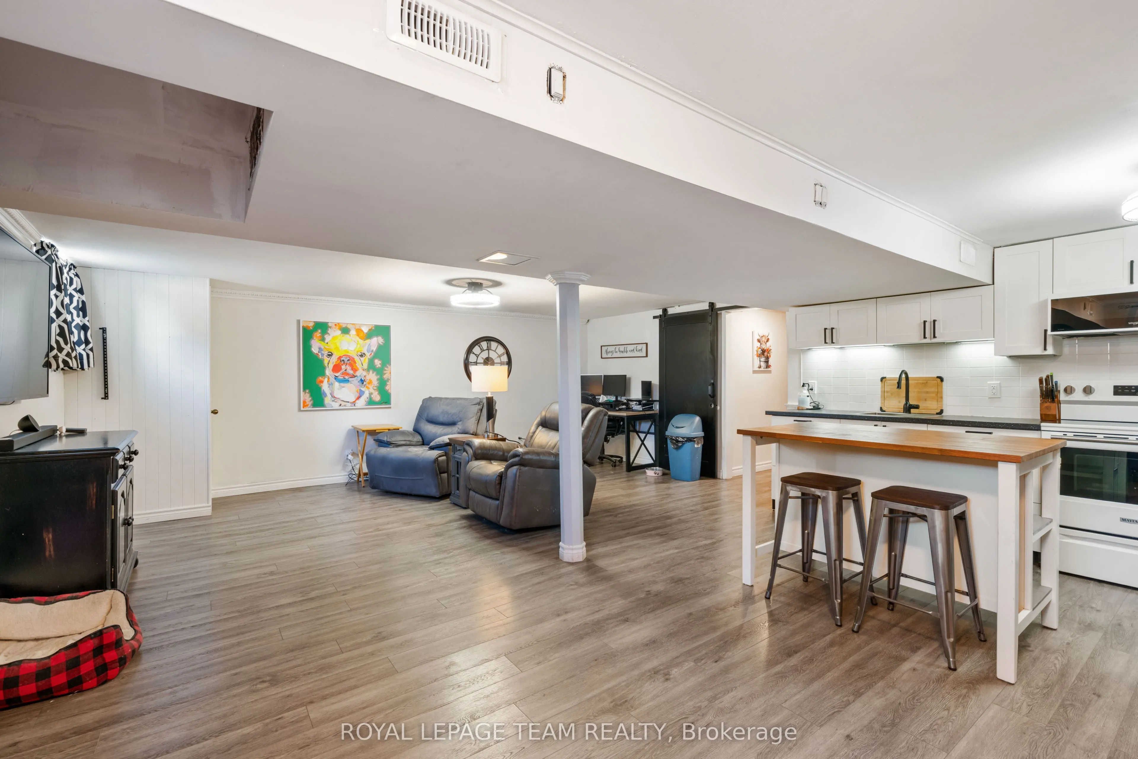565 Dufferin Street W