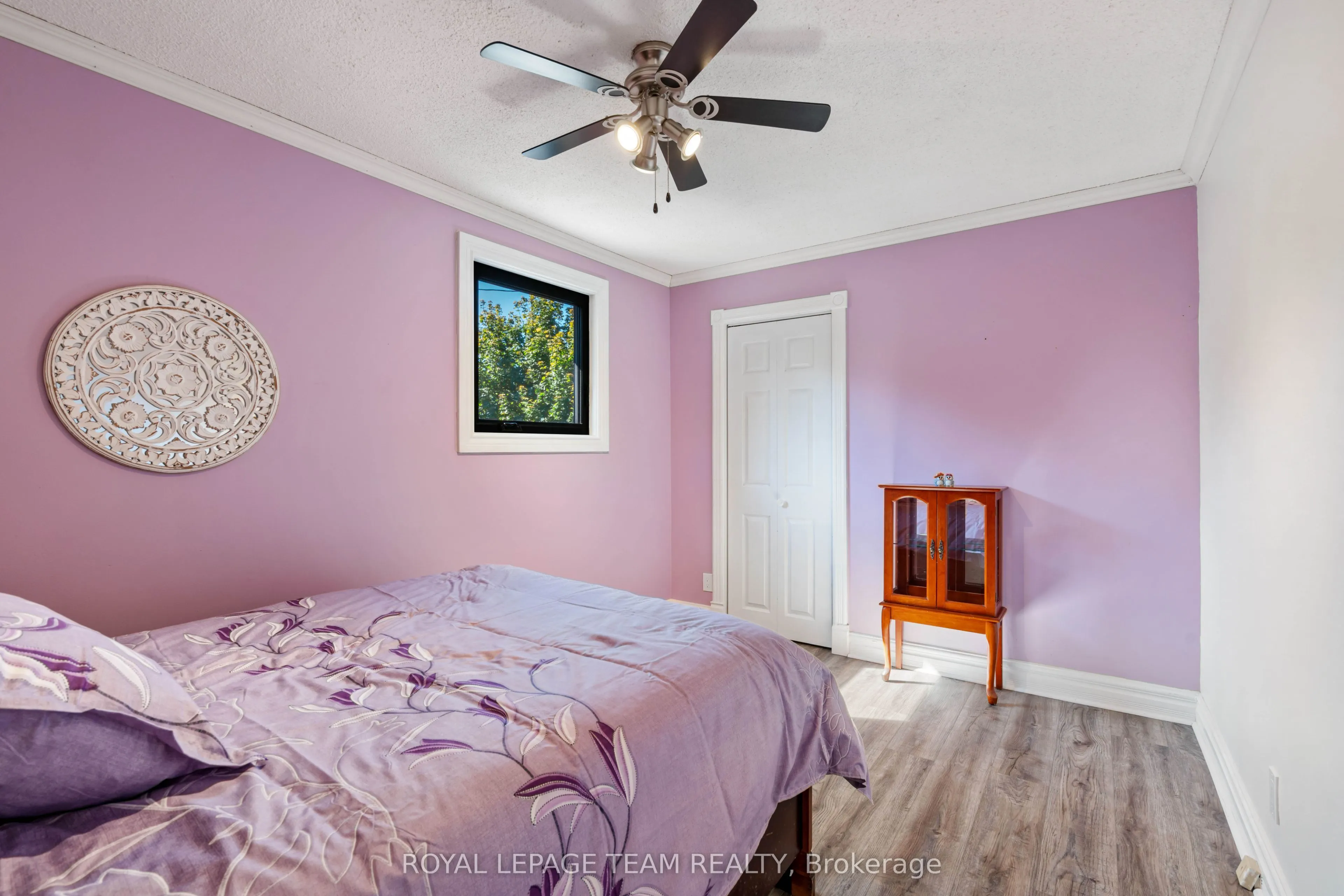 565 Dufferin Street W