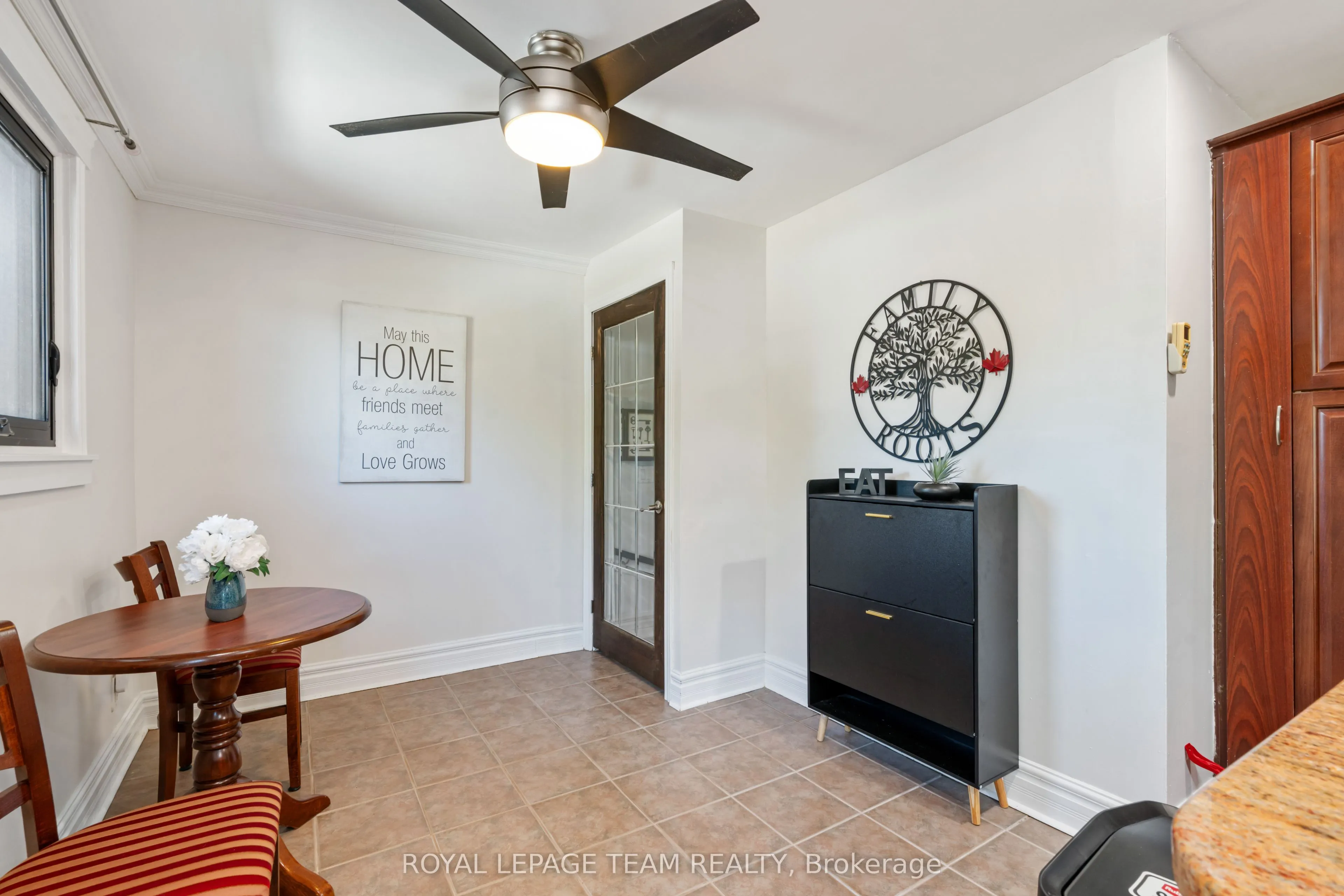 565 Dufferin Street W